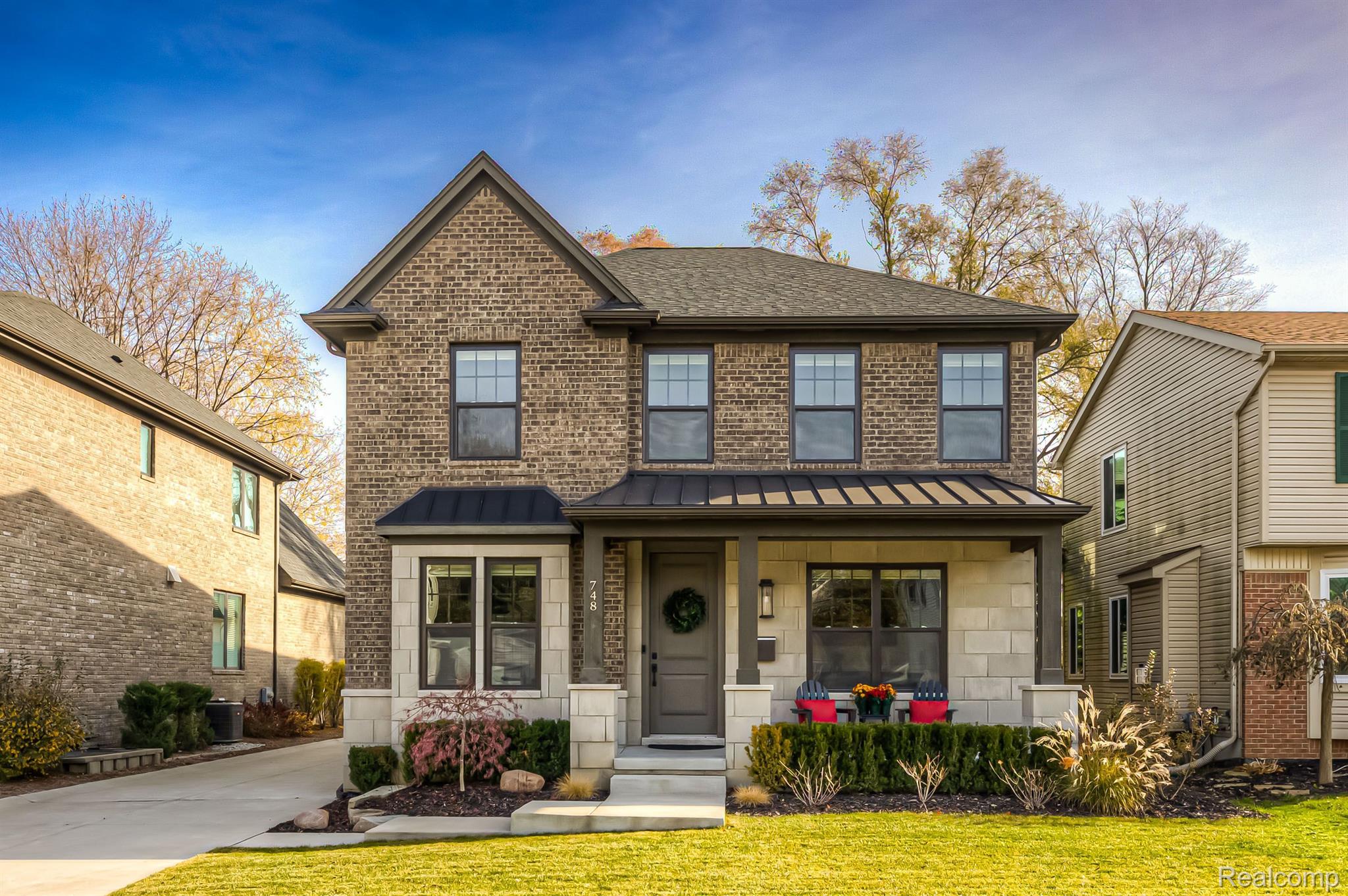 748 ELIZABETH Street