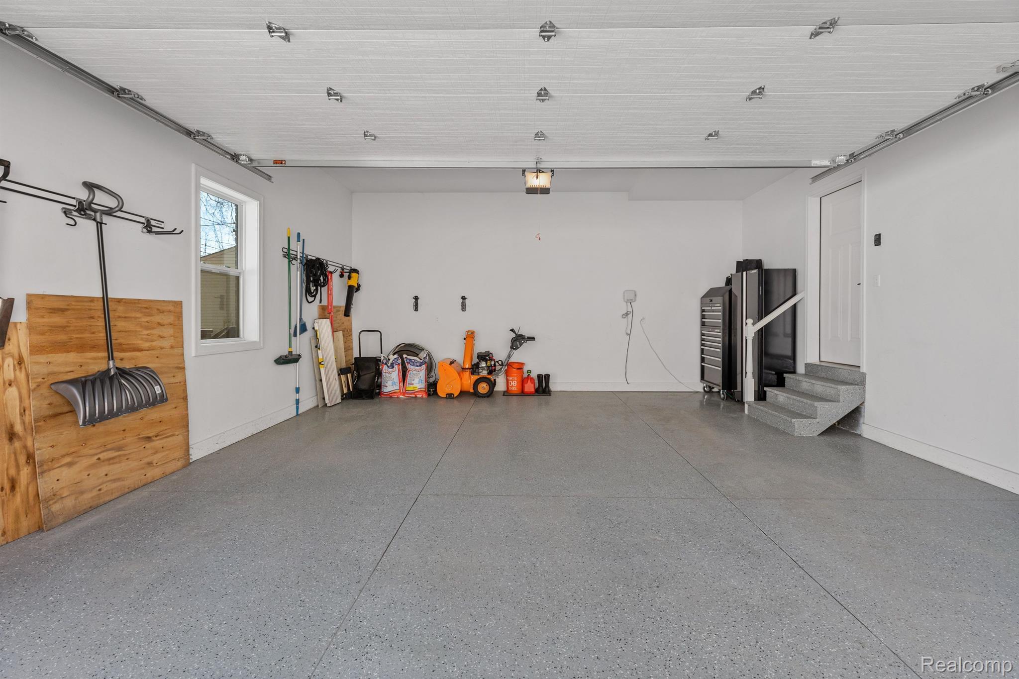 748 ELIZABETH Street