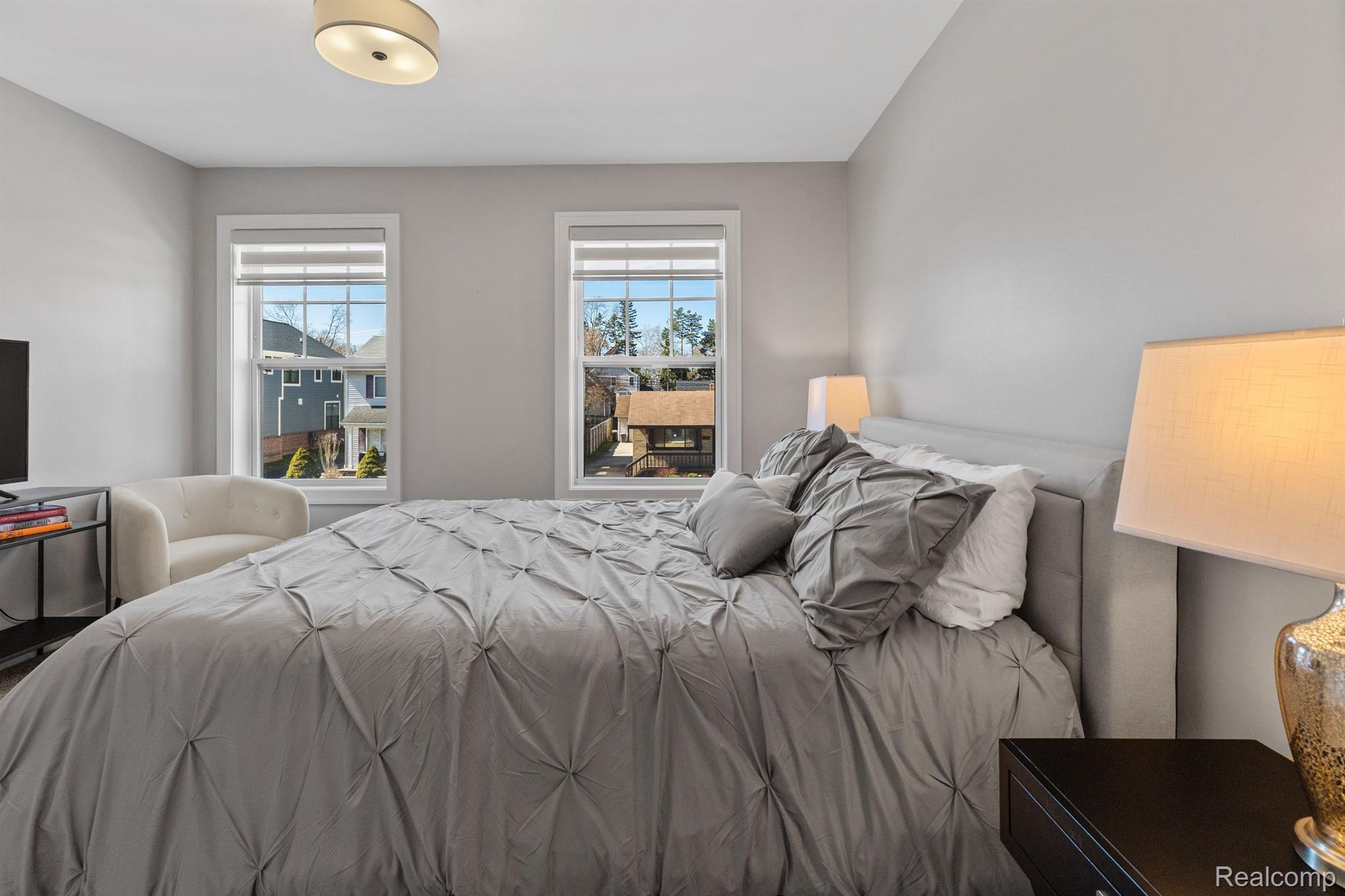 748 ELIZABETH Street