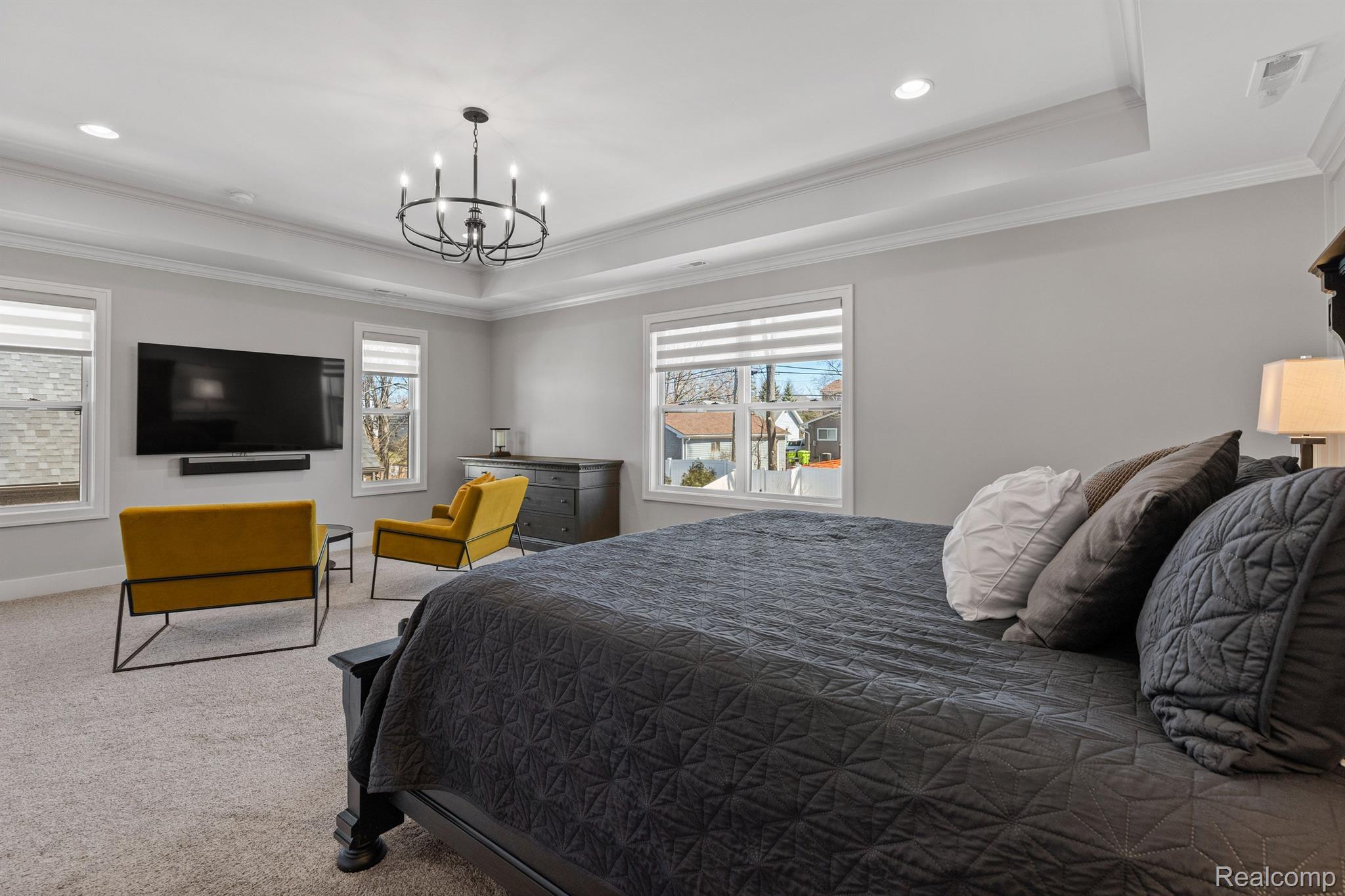 748 ELIZABETH Street