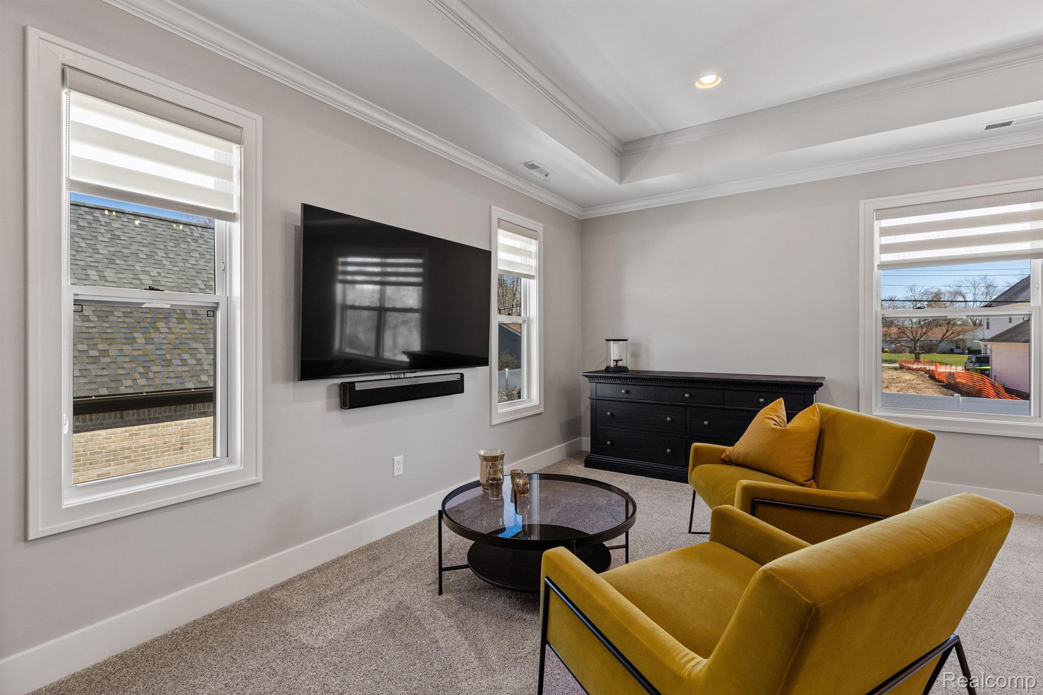 748 ELIZABETH Street