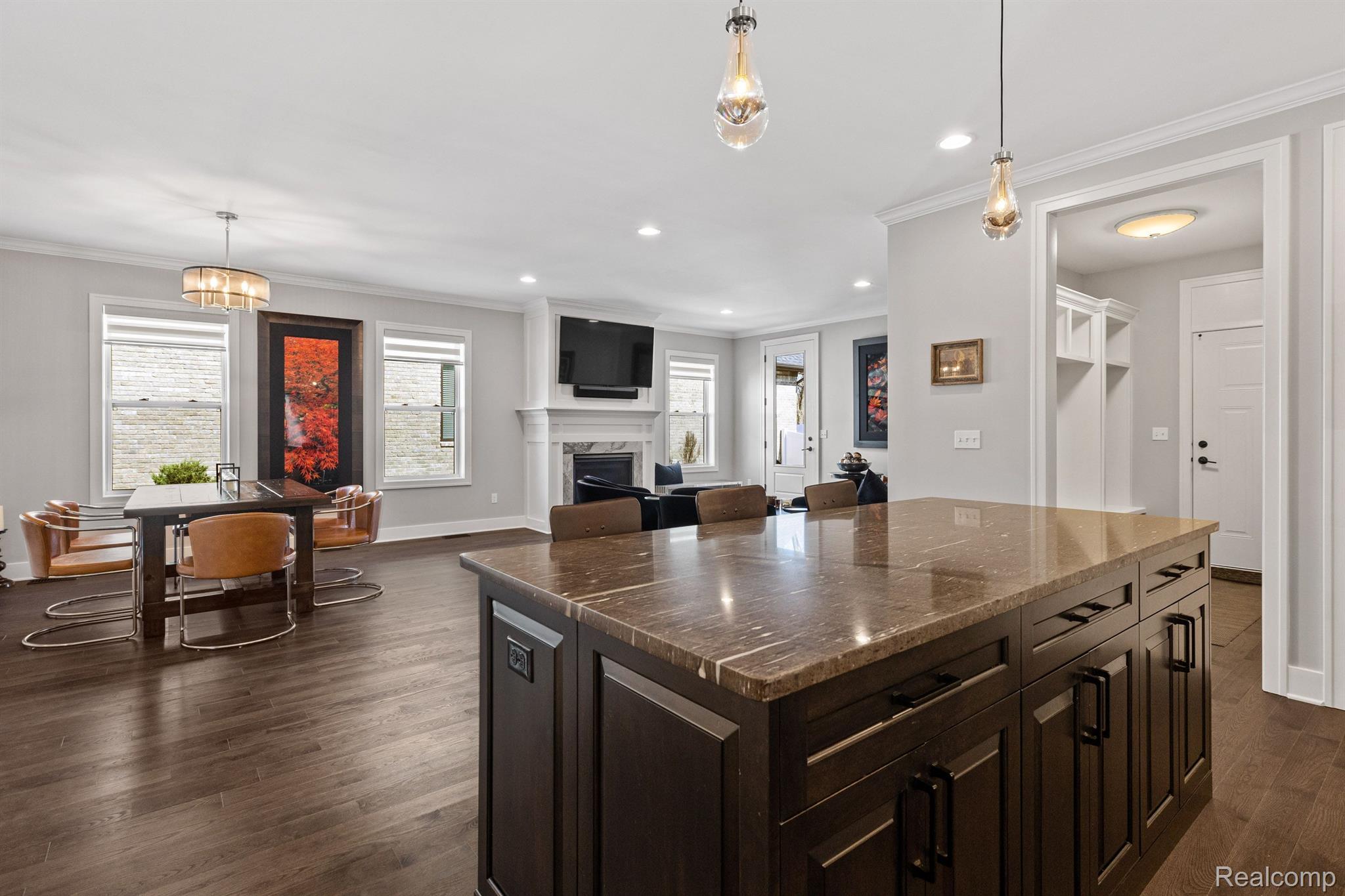 748 ELIZABETH Street