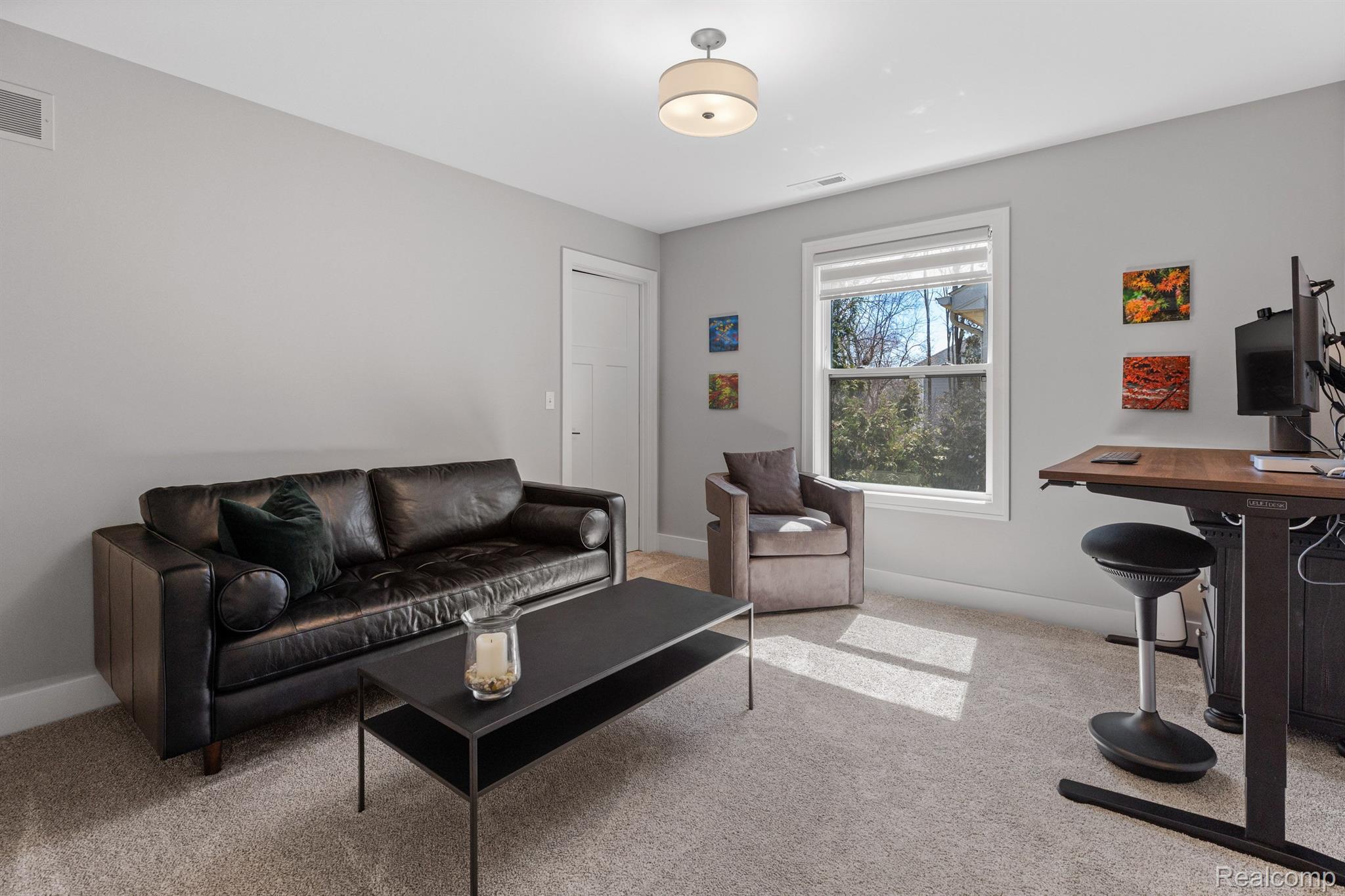 748 ELIZABETH Street