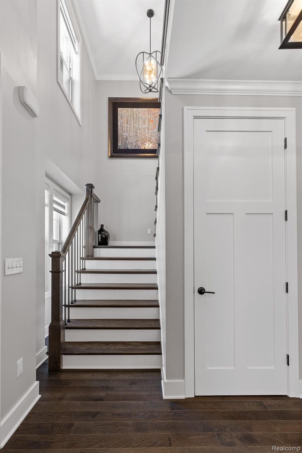 748 ELIZABETH Street