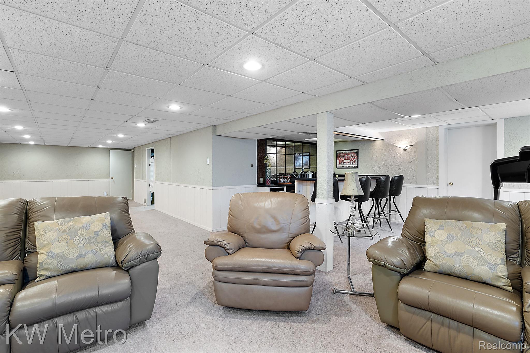 2140 AVONCREST Drive