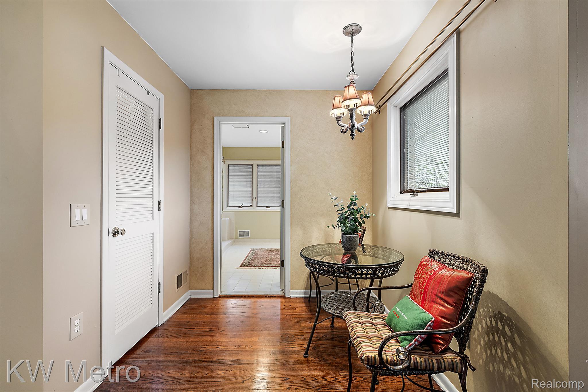 2140 AVONCREST Drive