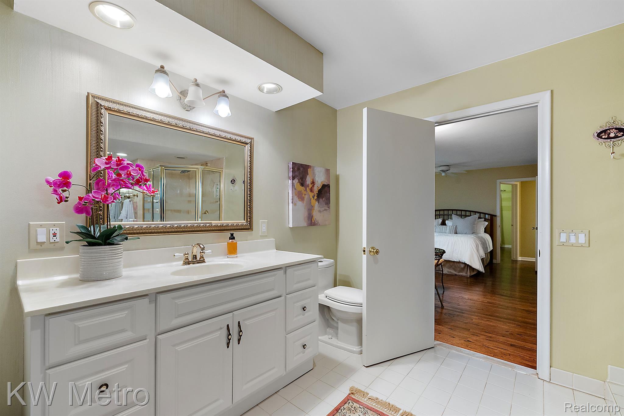 2140 AVONCREST Drive