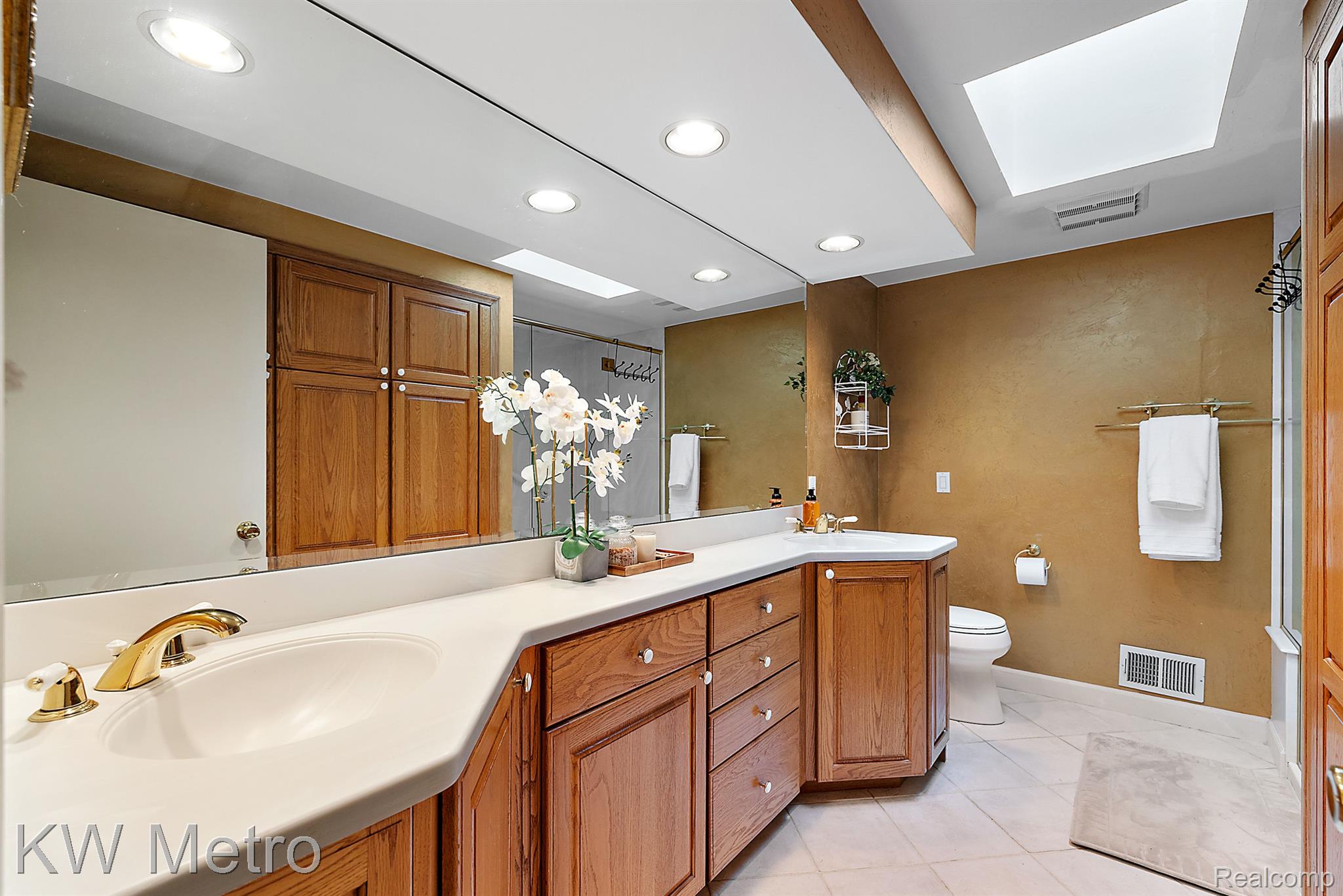 2140 AVONCREST Drive