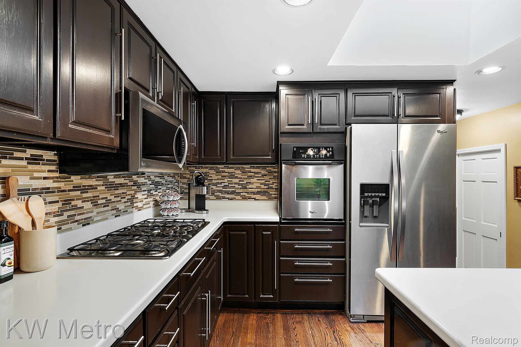 2140 AVONCREST Drive