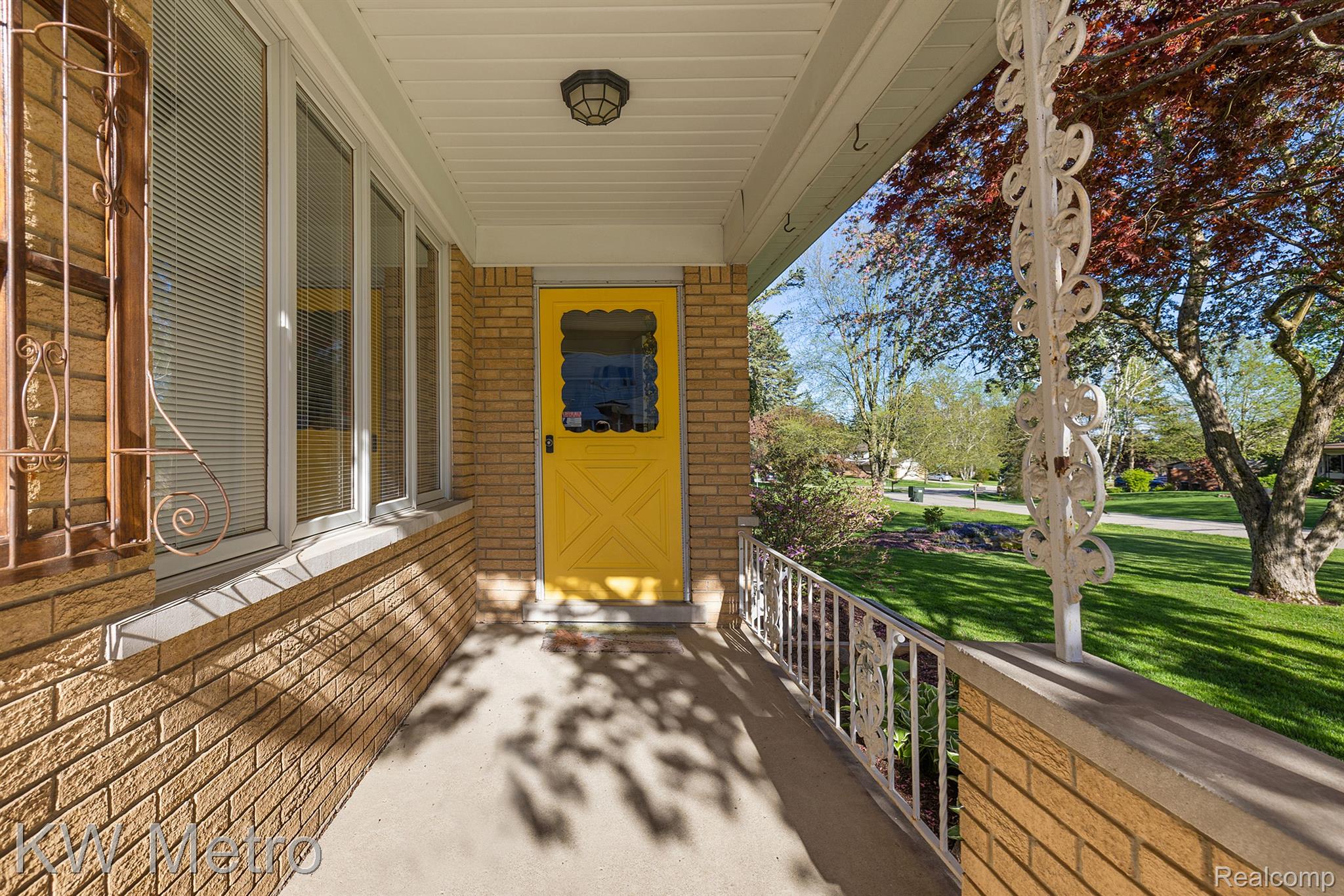 2140 AVONCREST Drive