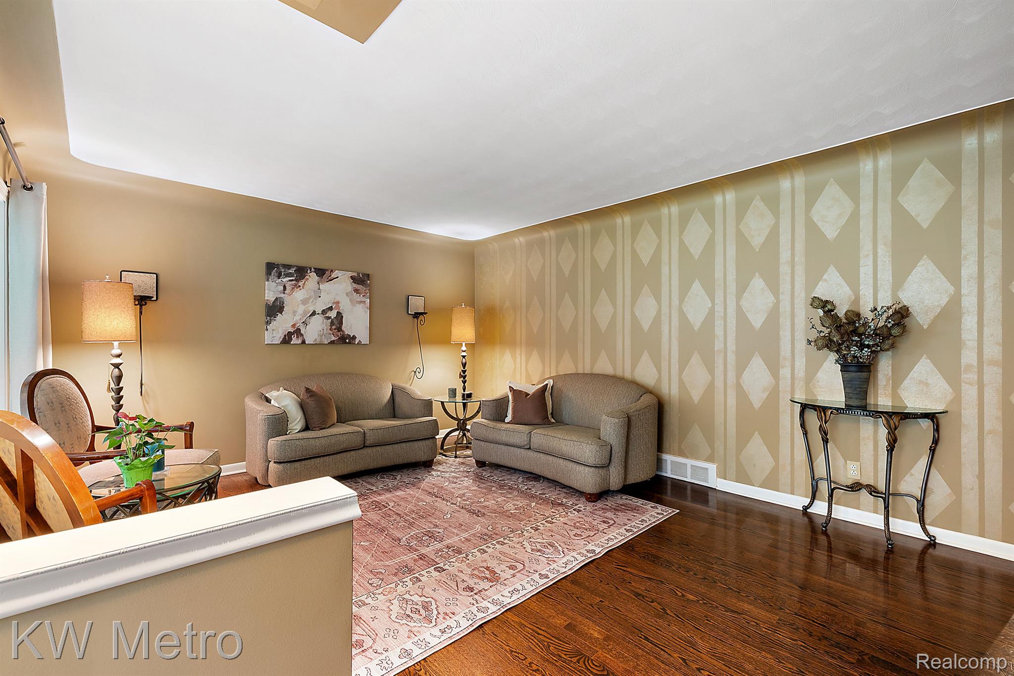 2140 AVONCREST Drive