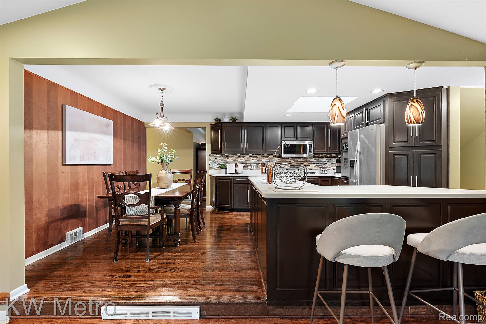 2140 AVONCREST Drive