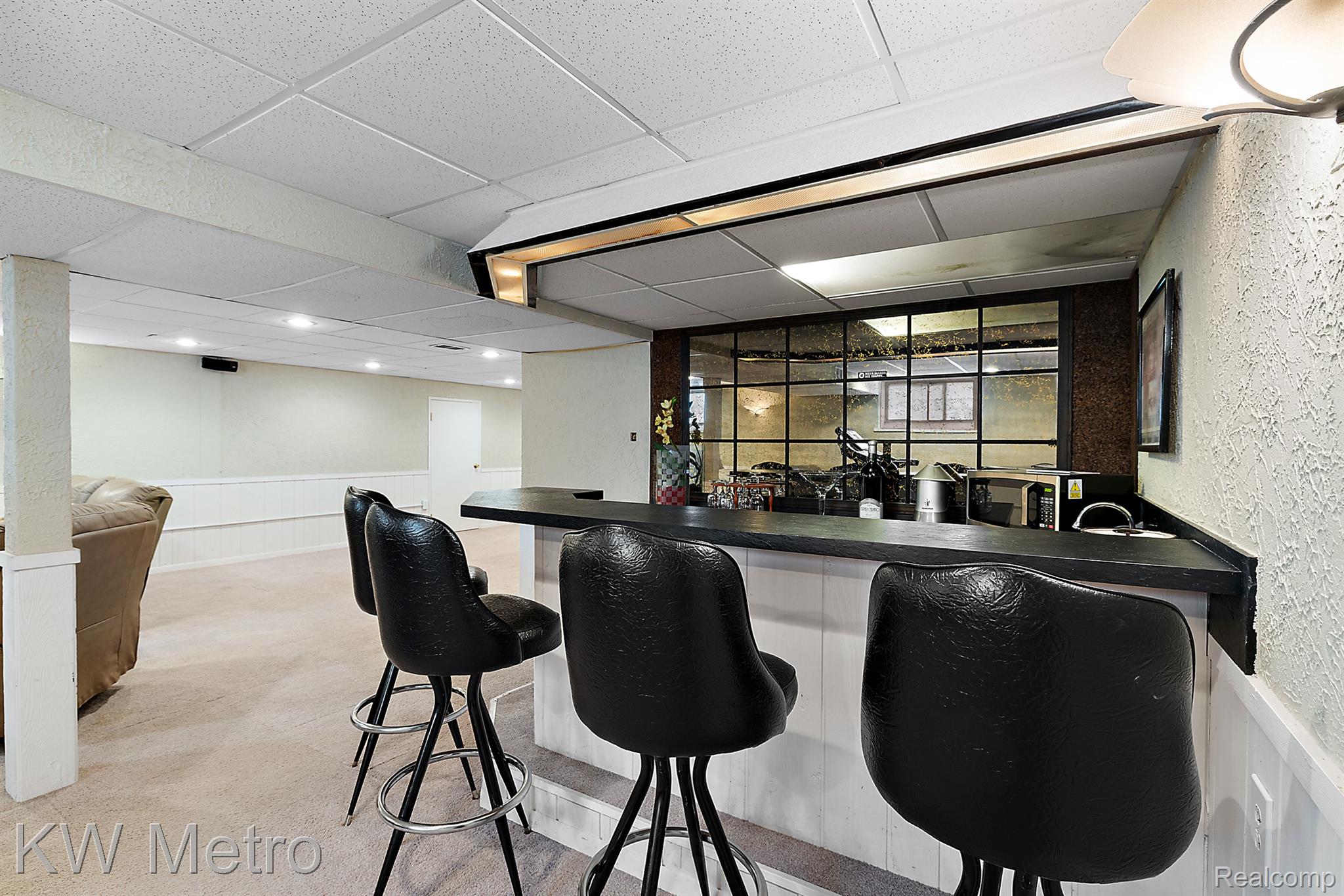 2140 AVONCREST Drive