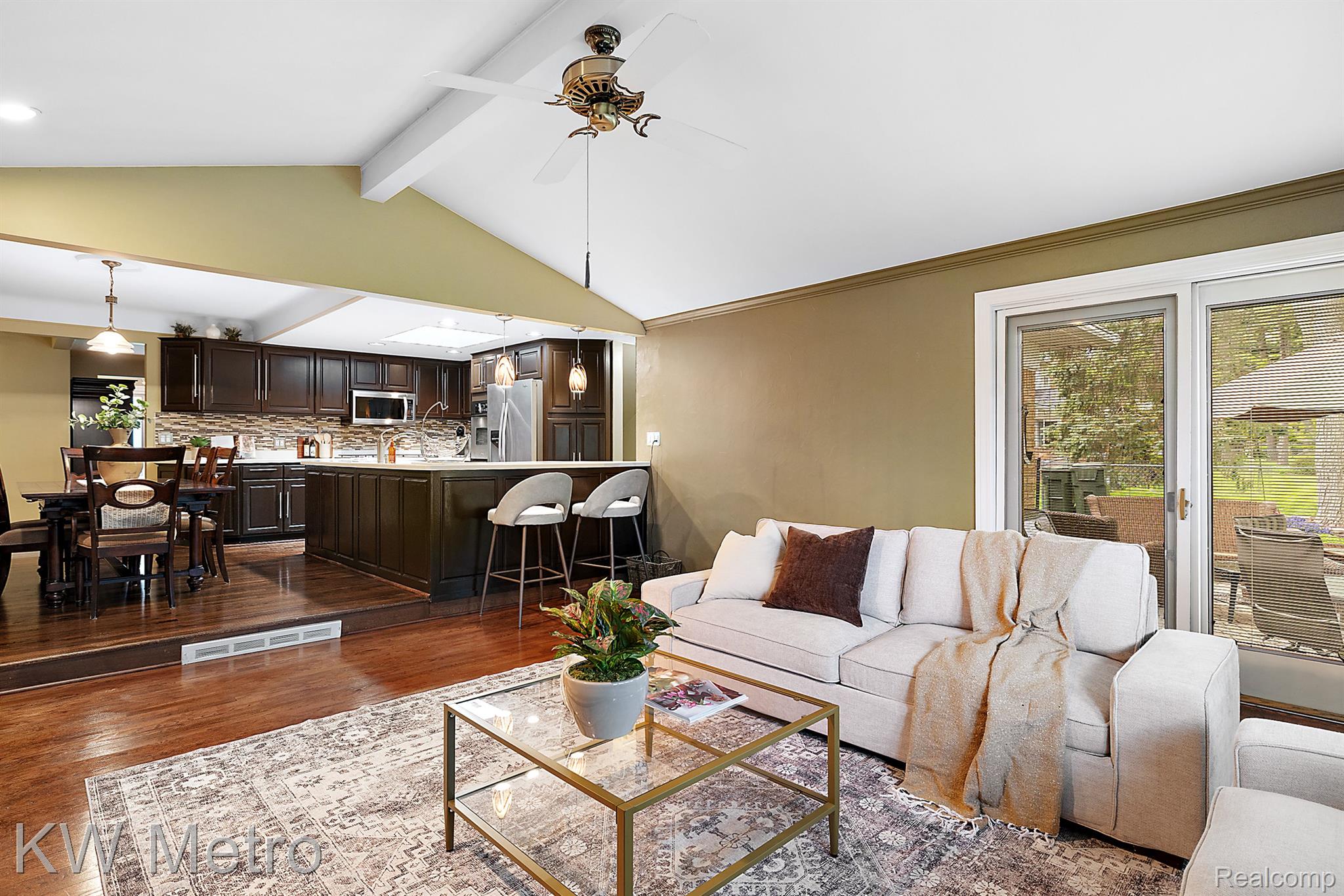 2140 AVONCREST Drive