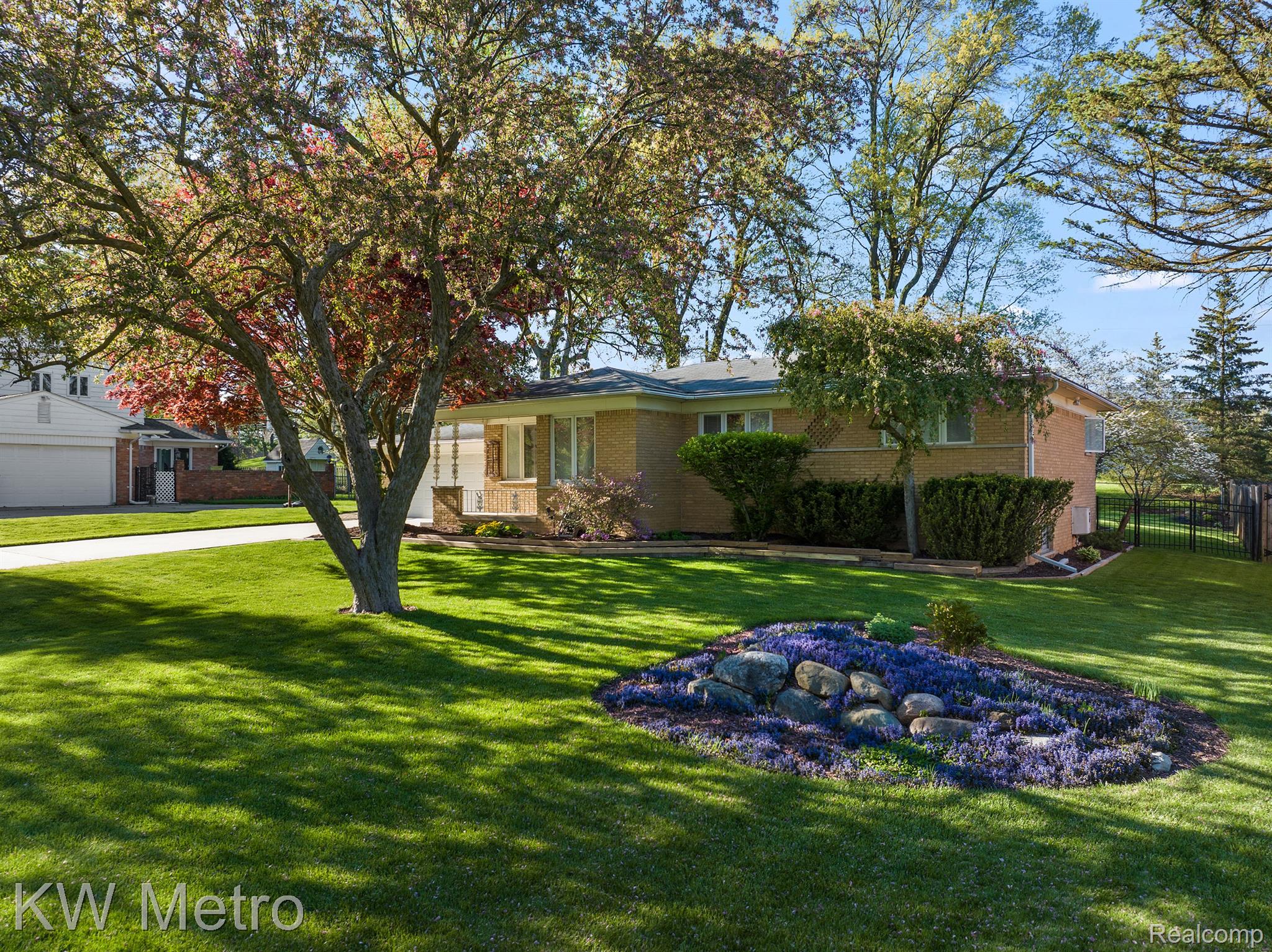 2140 AVONCREST Drive