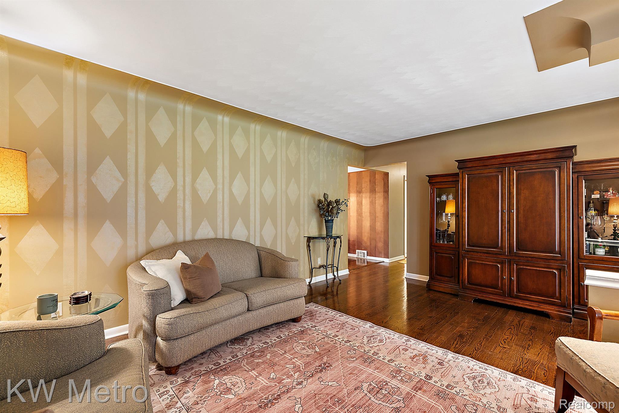 2140 AVONCREST Drive