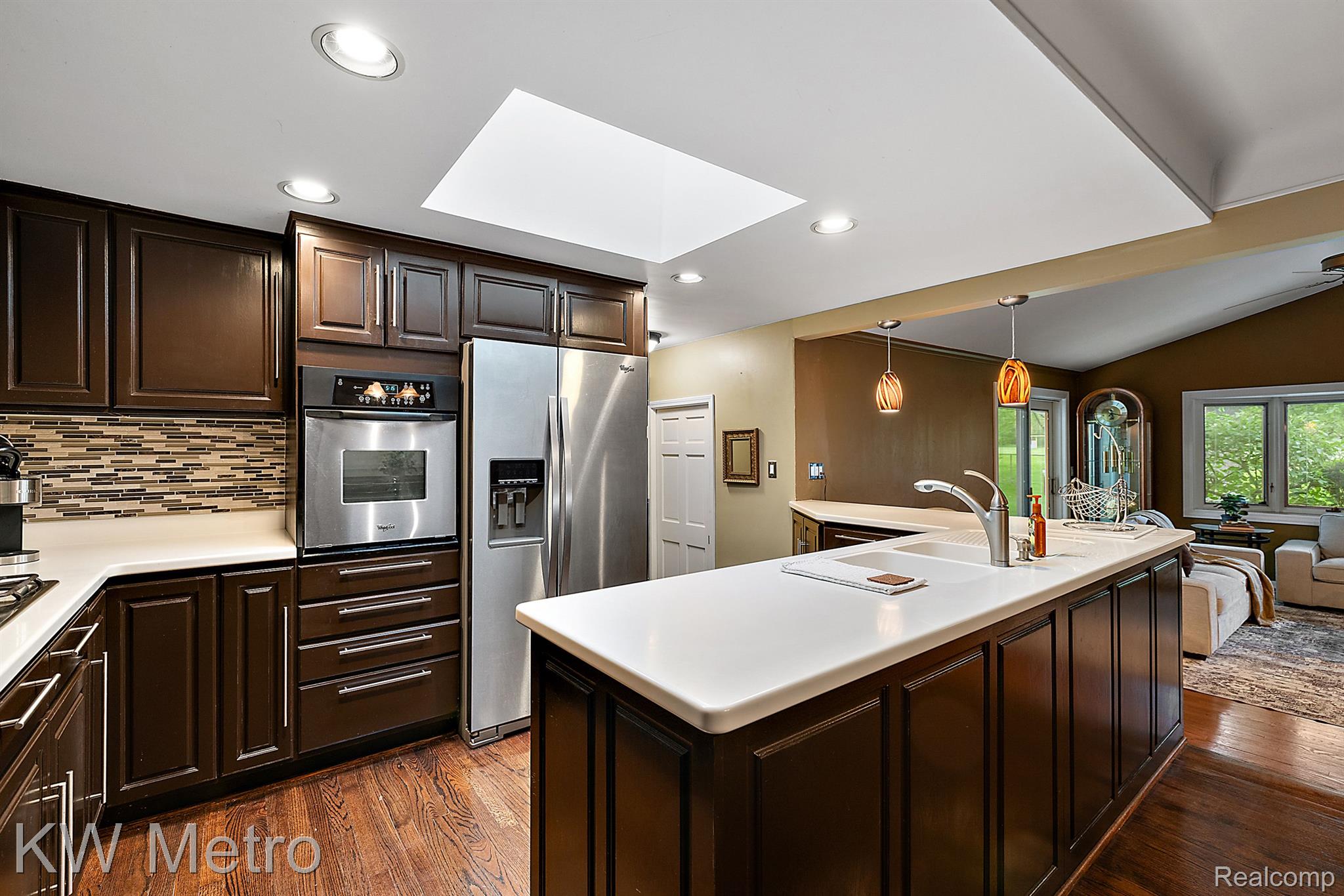 2140 AVONCREST Drive