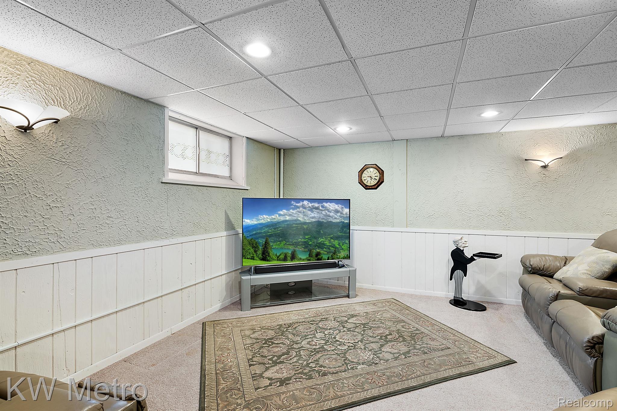 2140 AVONCREST Drive