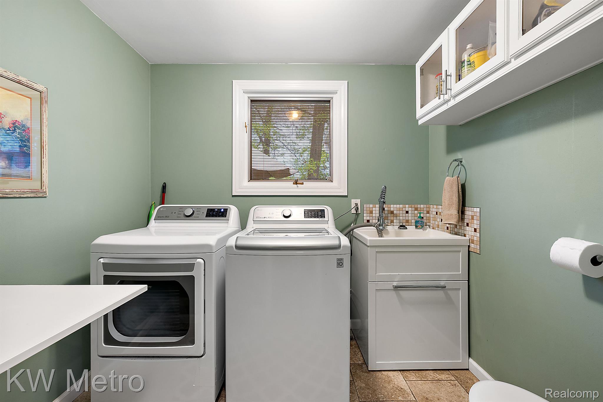 2140 AVONCREST Drive