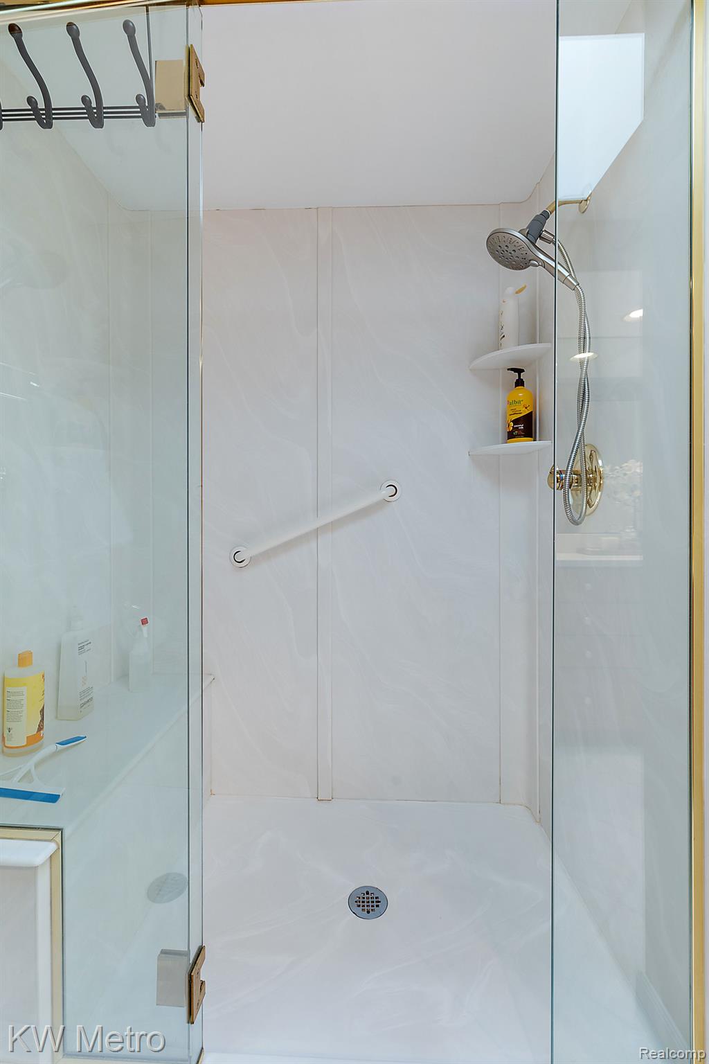 2140 AVONCREST Drive