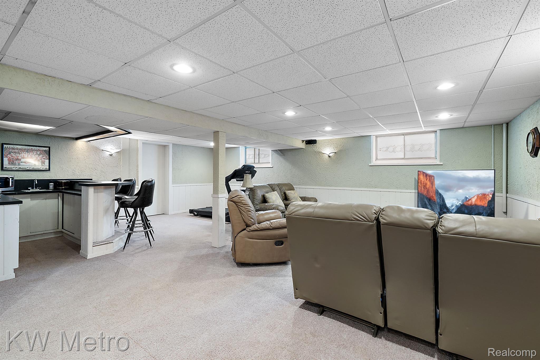 2140 AVONCREST Drive