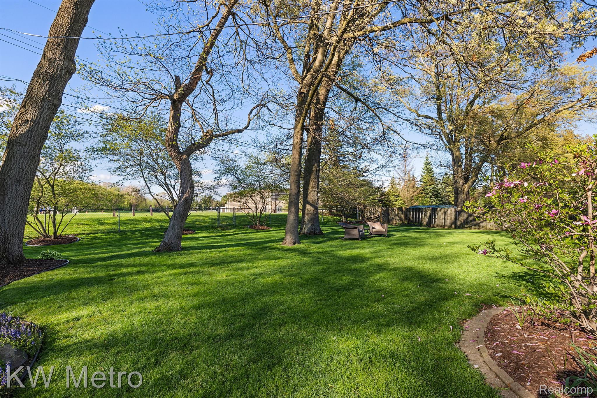 2140 AVONCREST Drive