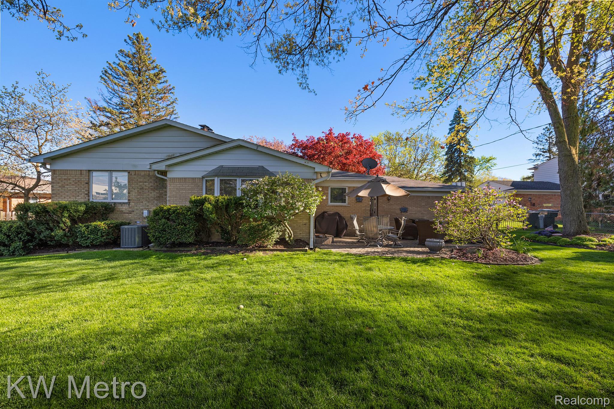 2140 AVONCREST Drive