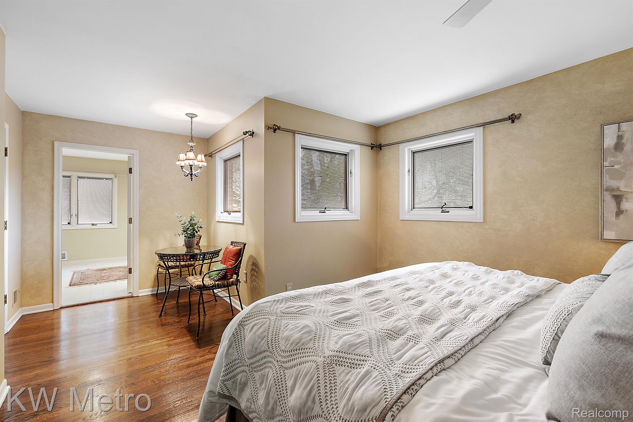 2140 AVONCREST Drive