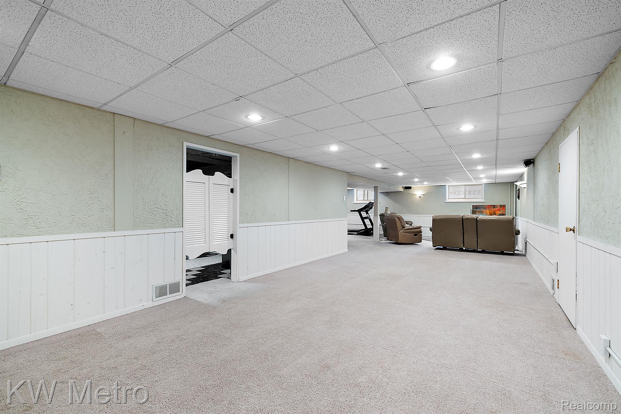 2140 AVONCREST Drive