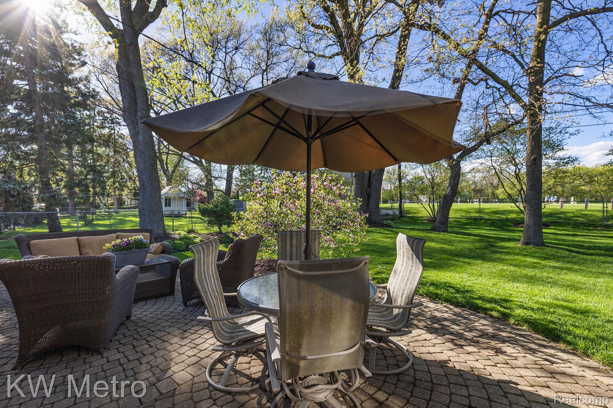 2140 AVONCREST Drive