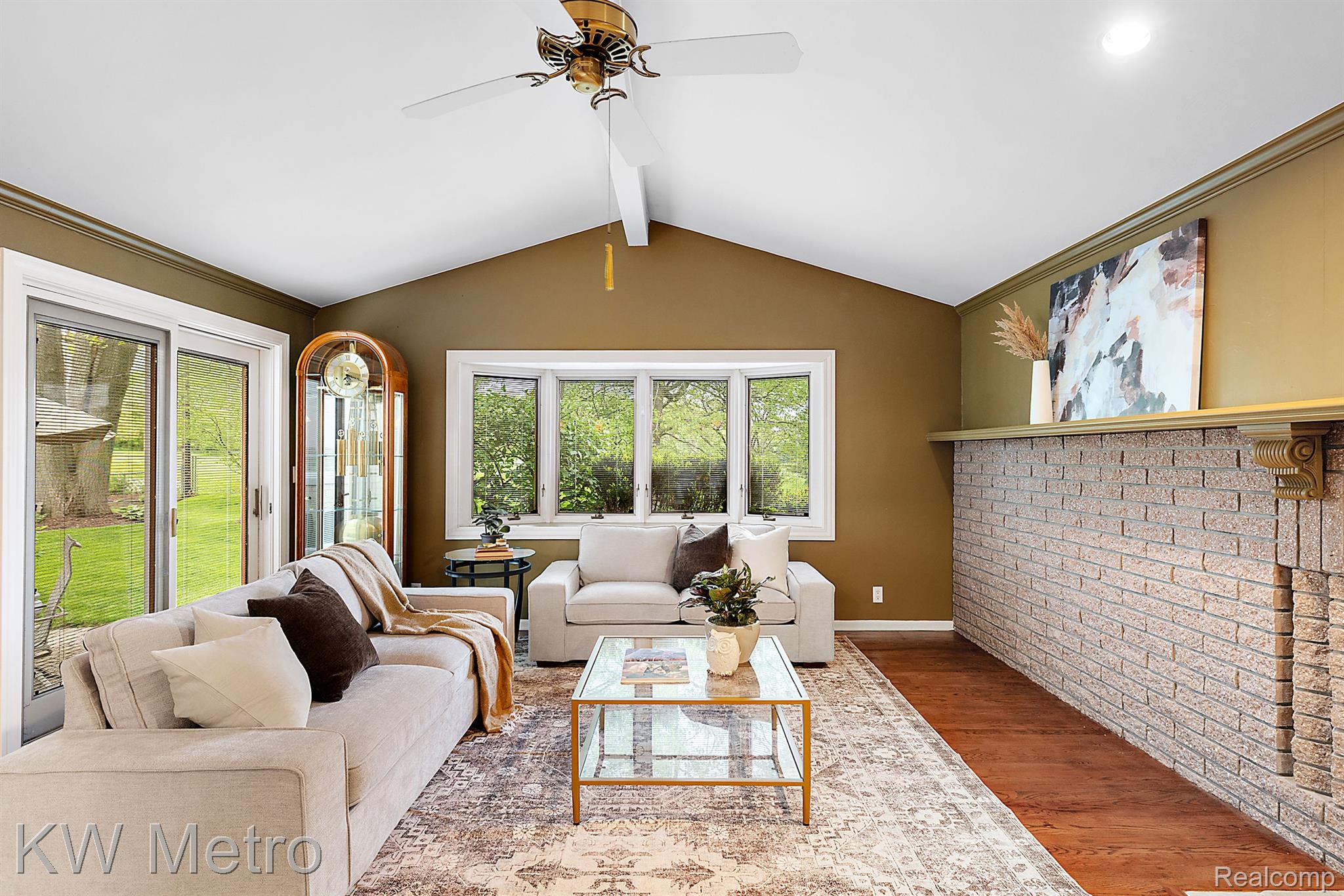 2140 AVONCREST Drive