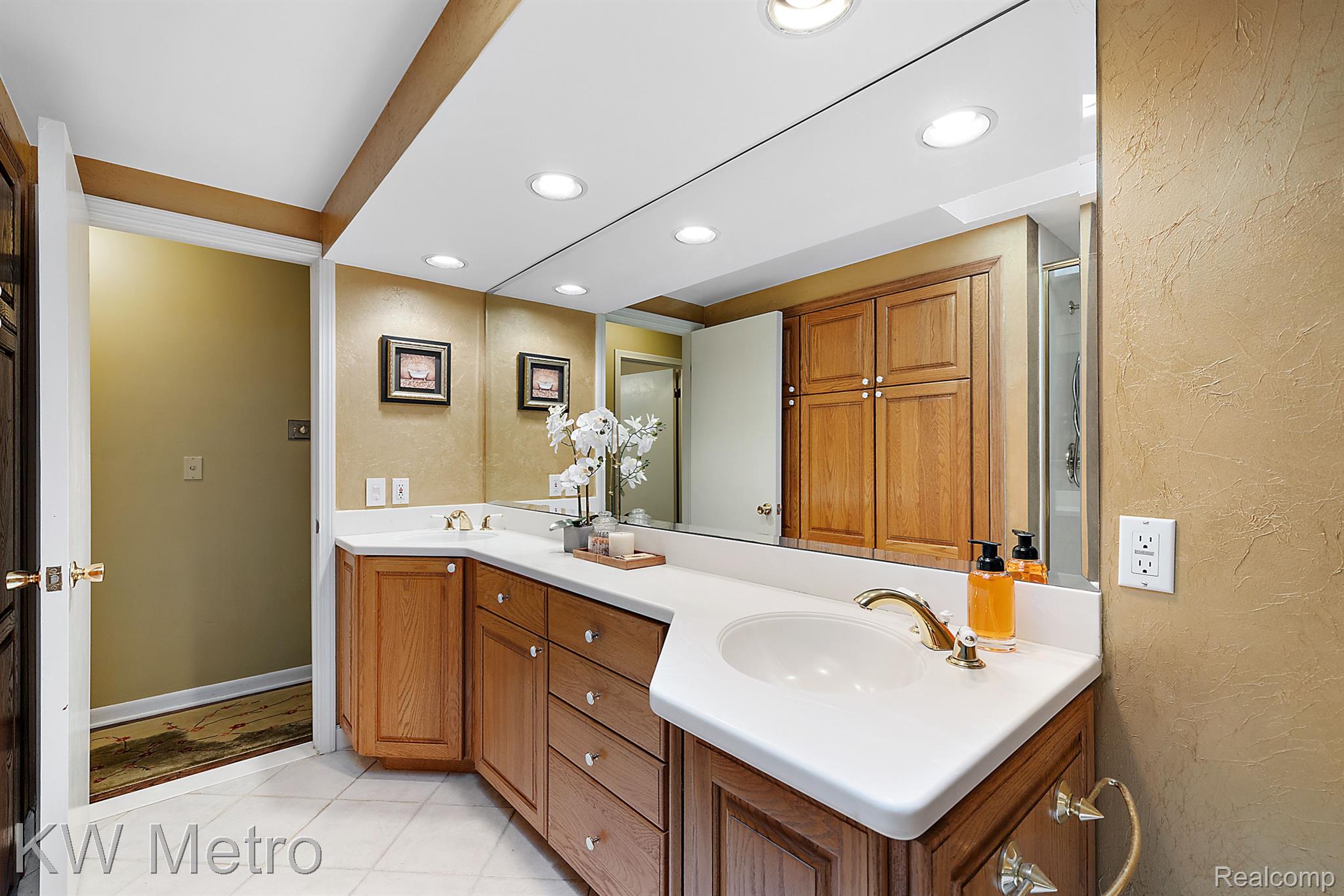 2140 AVONCREST Drive