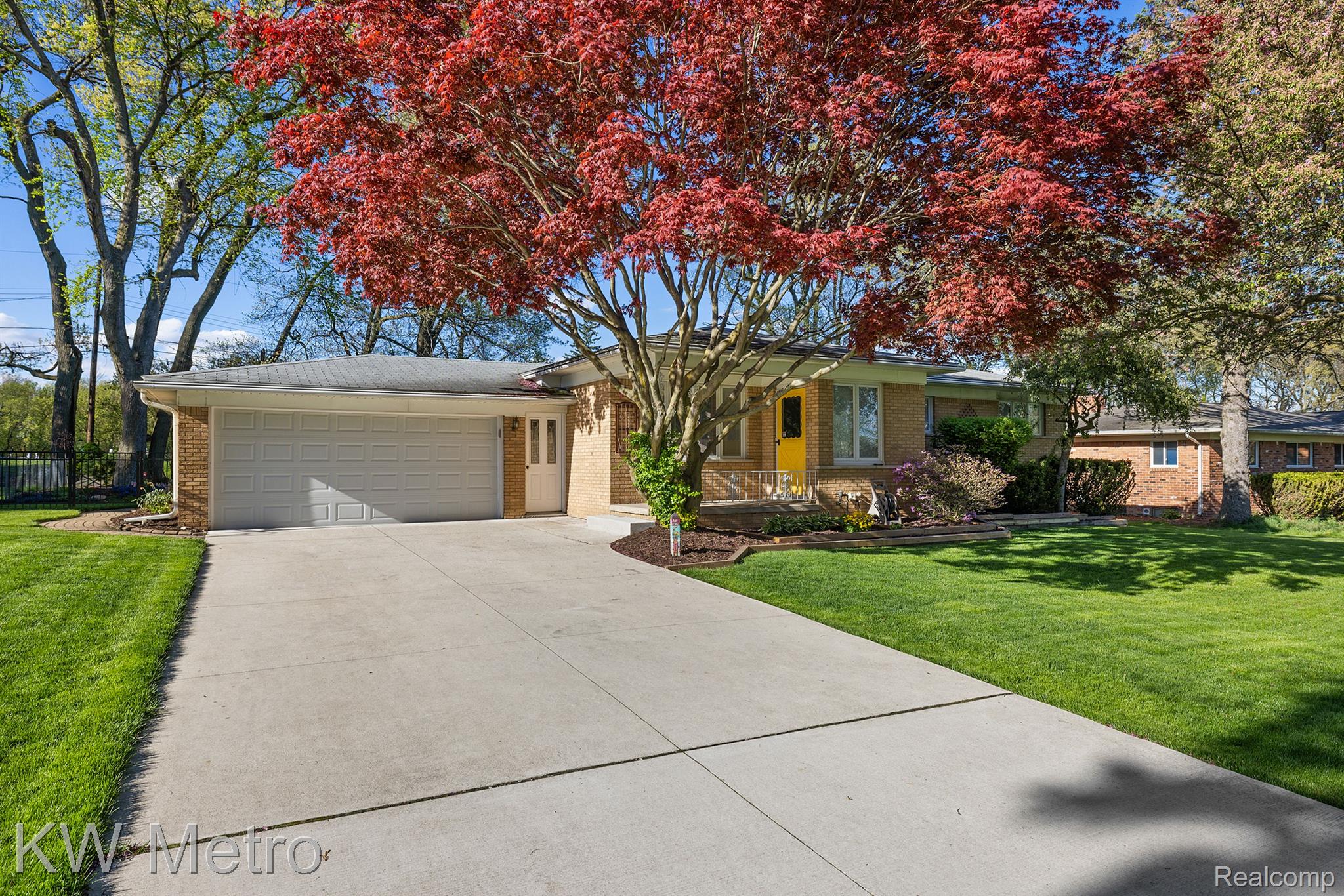 2140 AVONCREST Drive