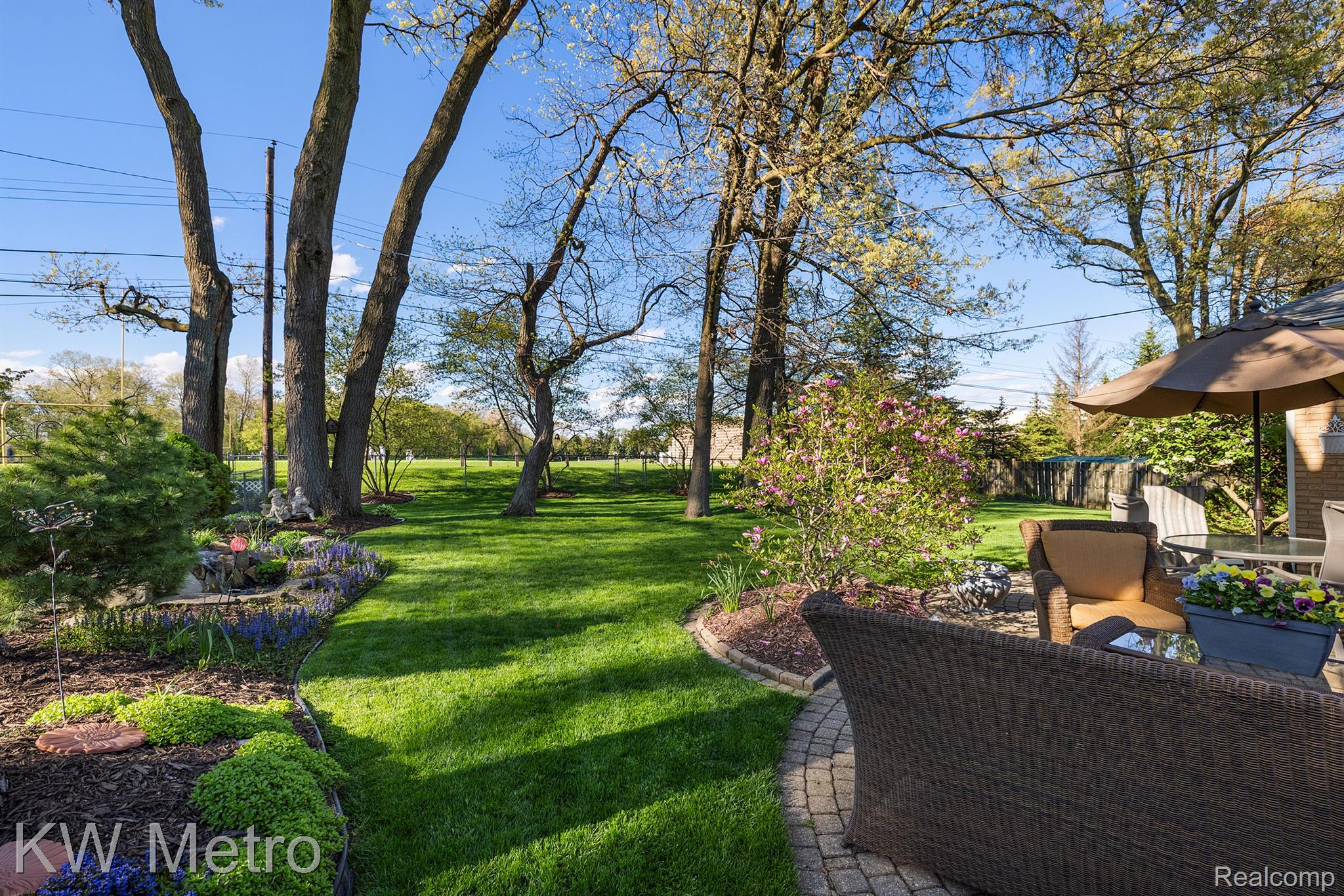 2140 AVONCREST Drive