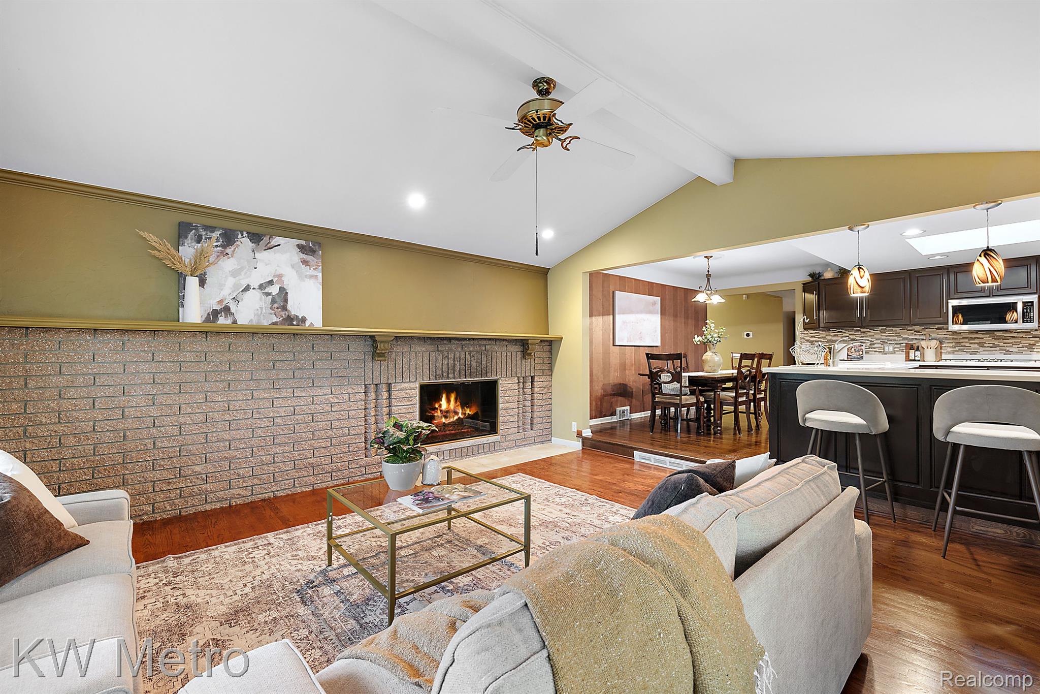 2140 AVONCREST Drive