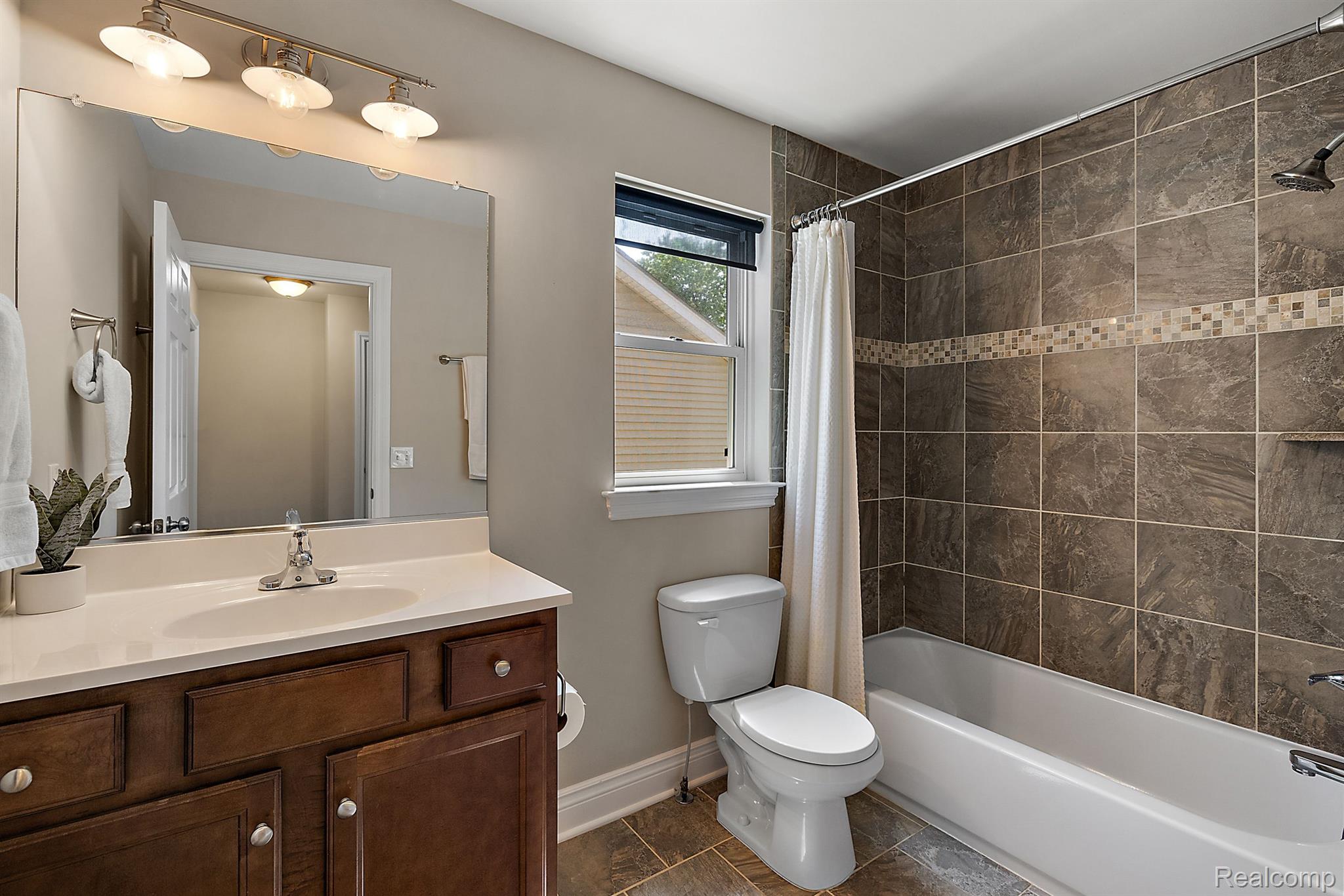 3974 BUCKINGHAM Avenue