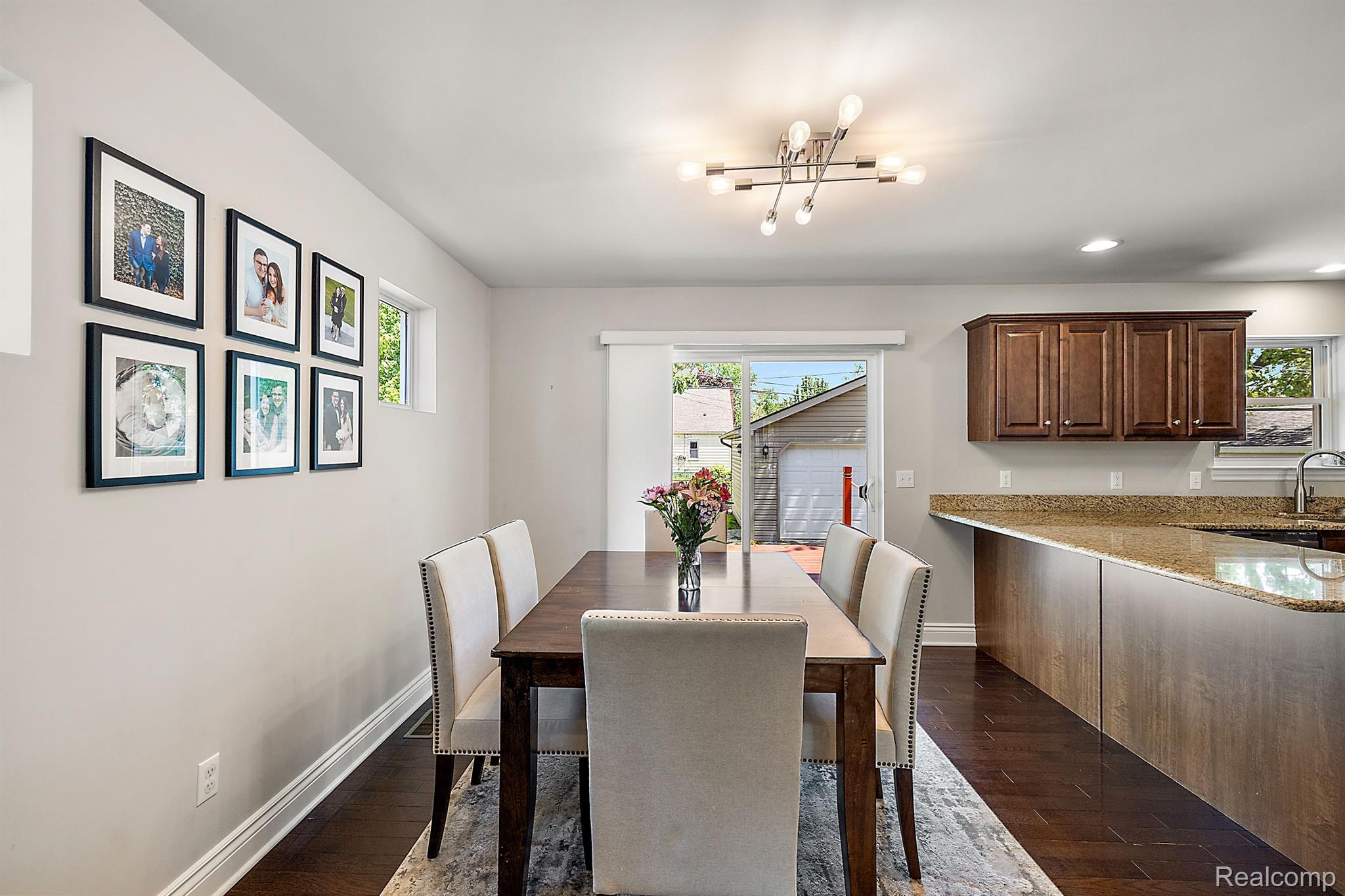 3974 BUCKINGHAM Avenue