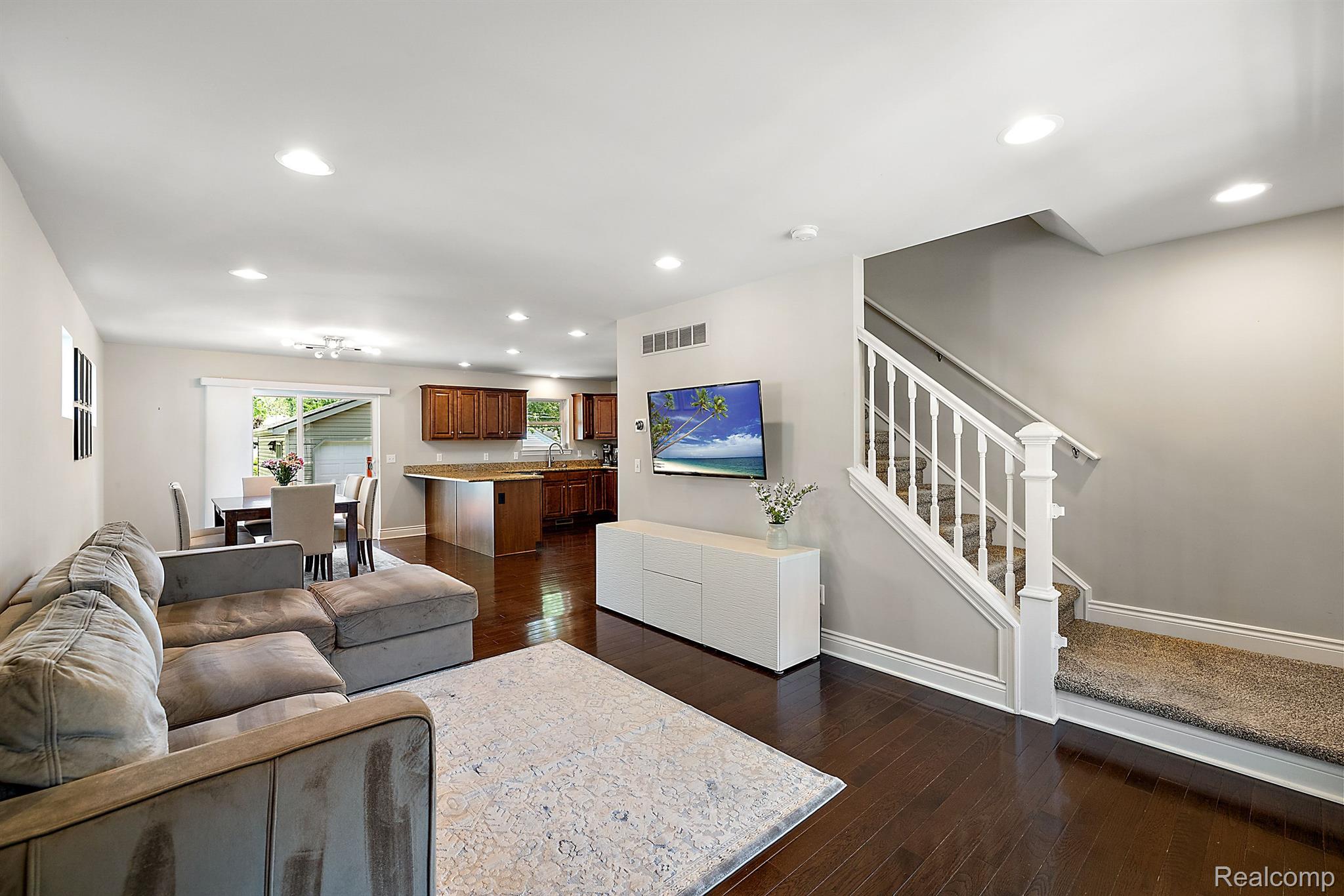 3974 BUCKINGHAM Avenue