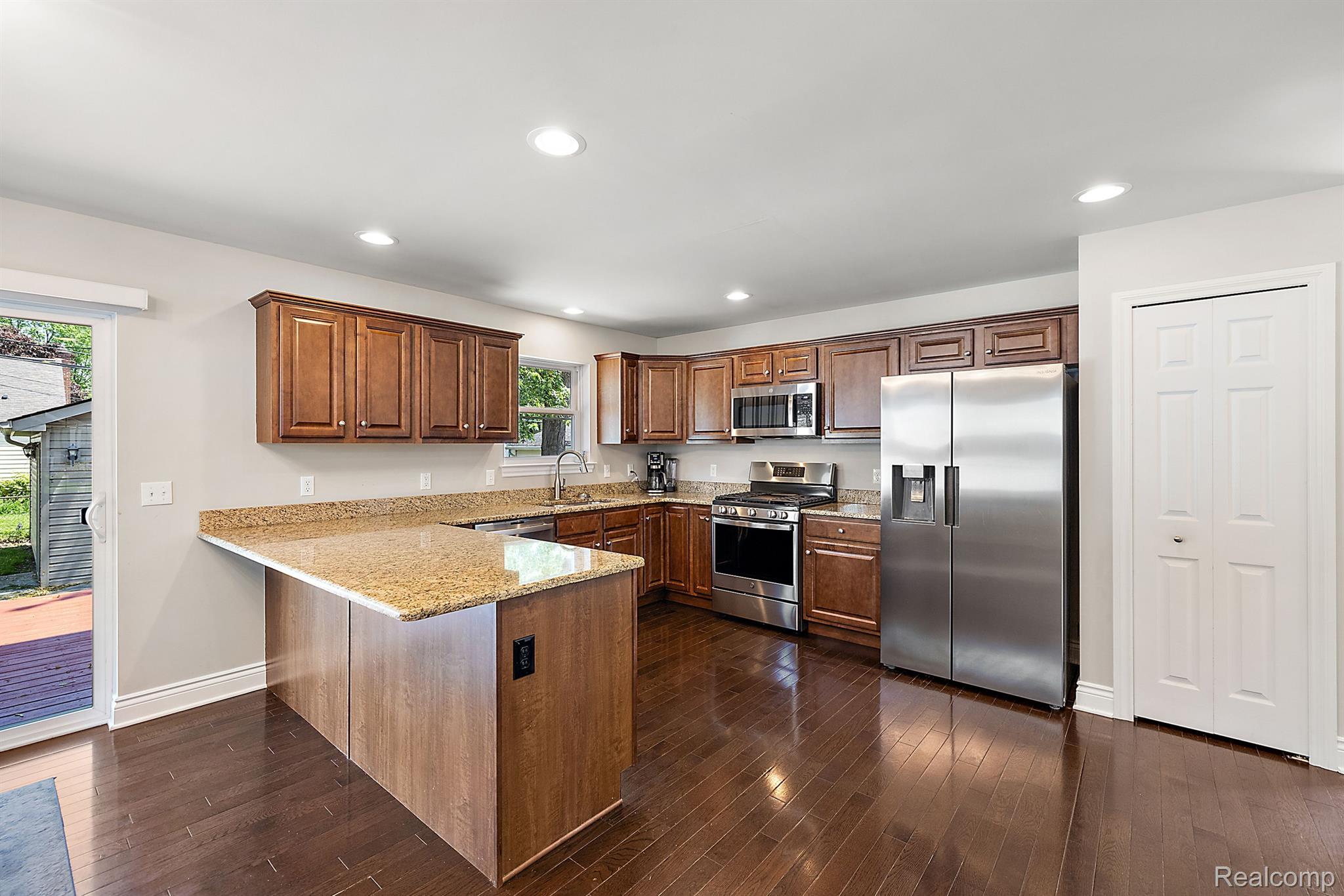 3974 BUCKINGHAM Avenue