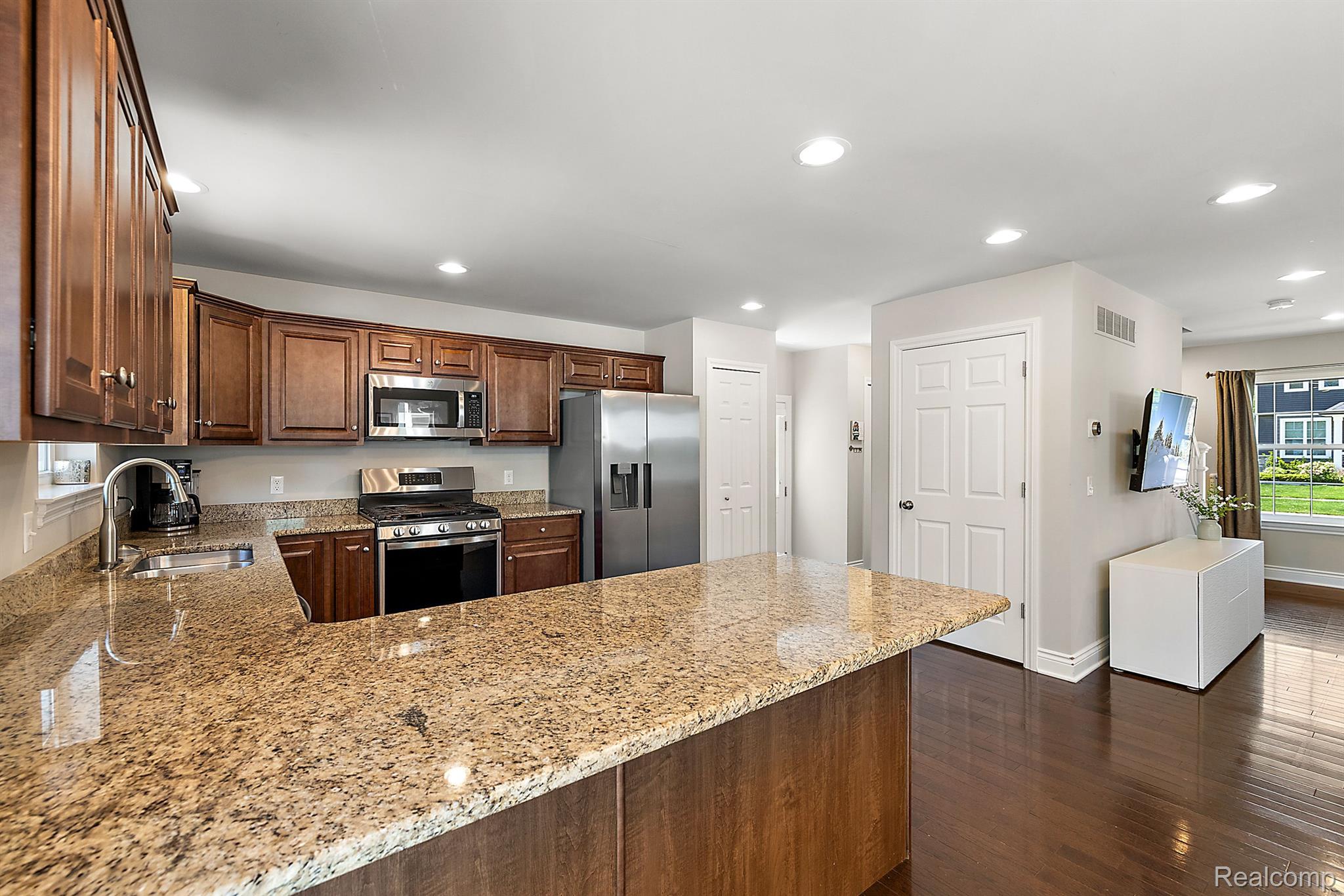 3974 BUCKINGHAM Avenue