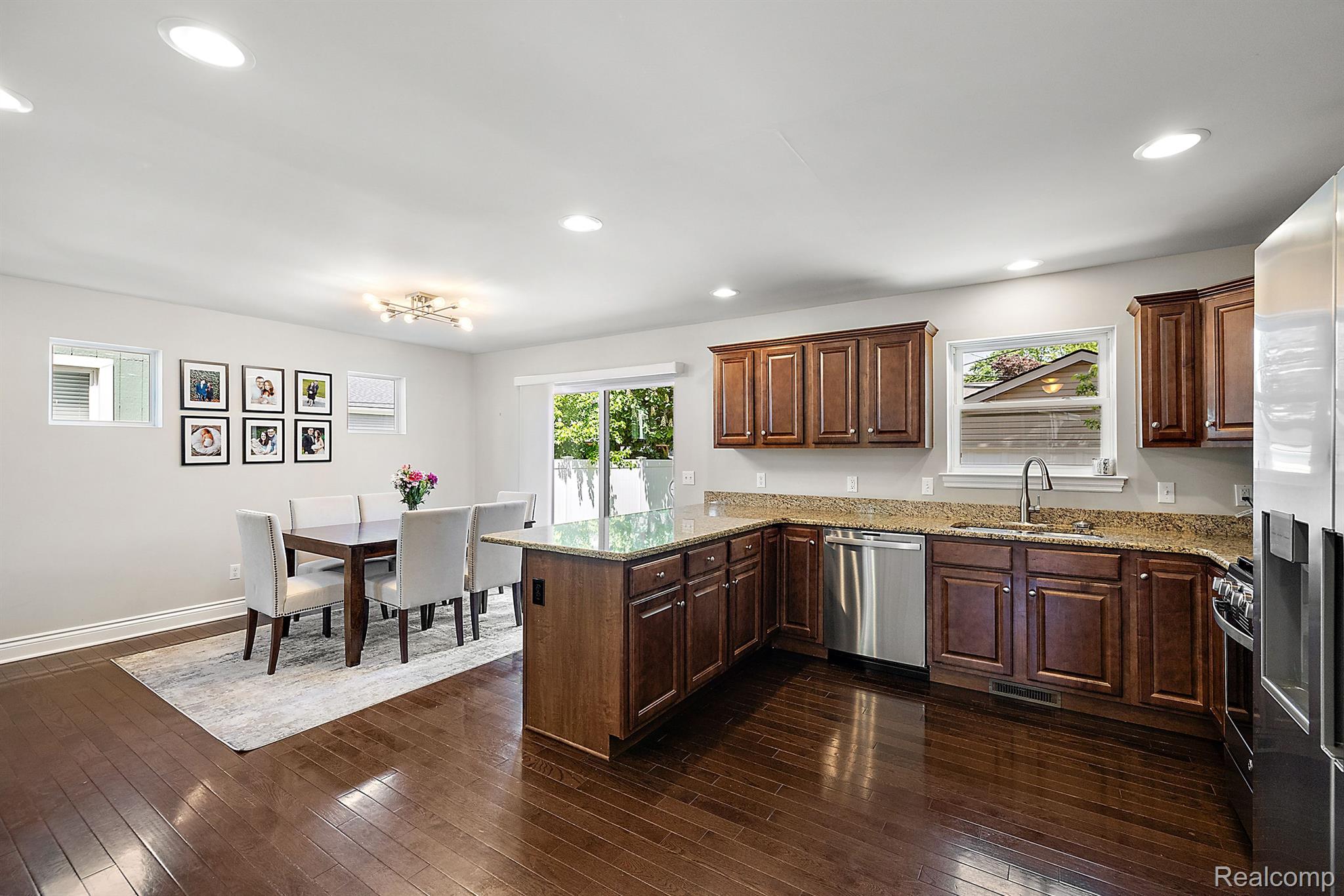 3974 BUCKINGHAM Avenue