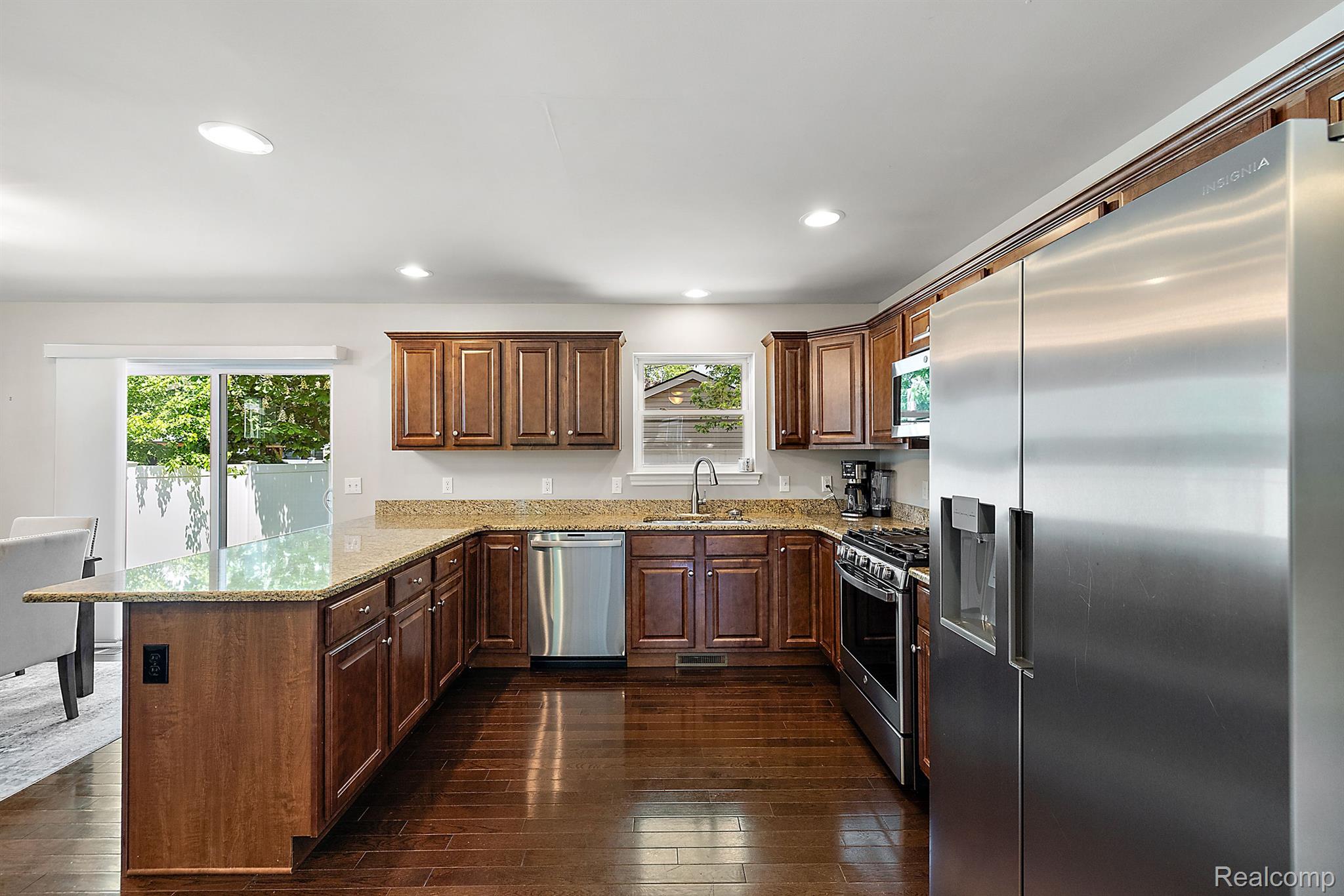 3974 BUCKINGHAM Avenue