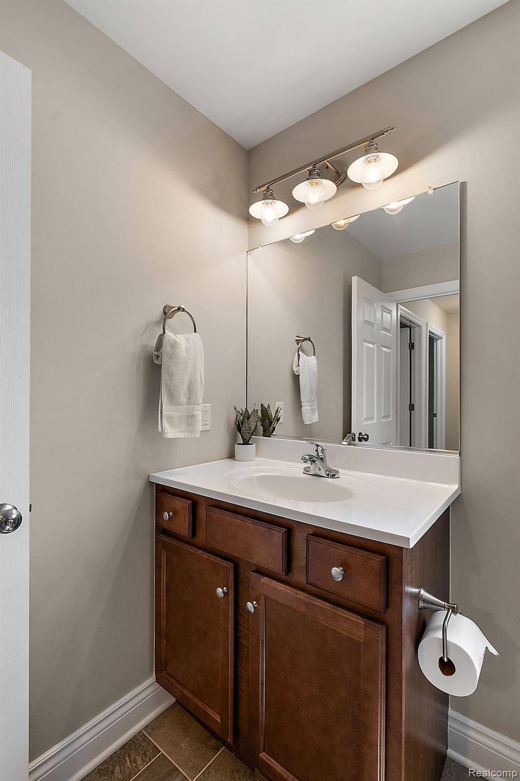 3974 BUCKINGHAM Avenue