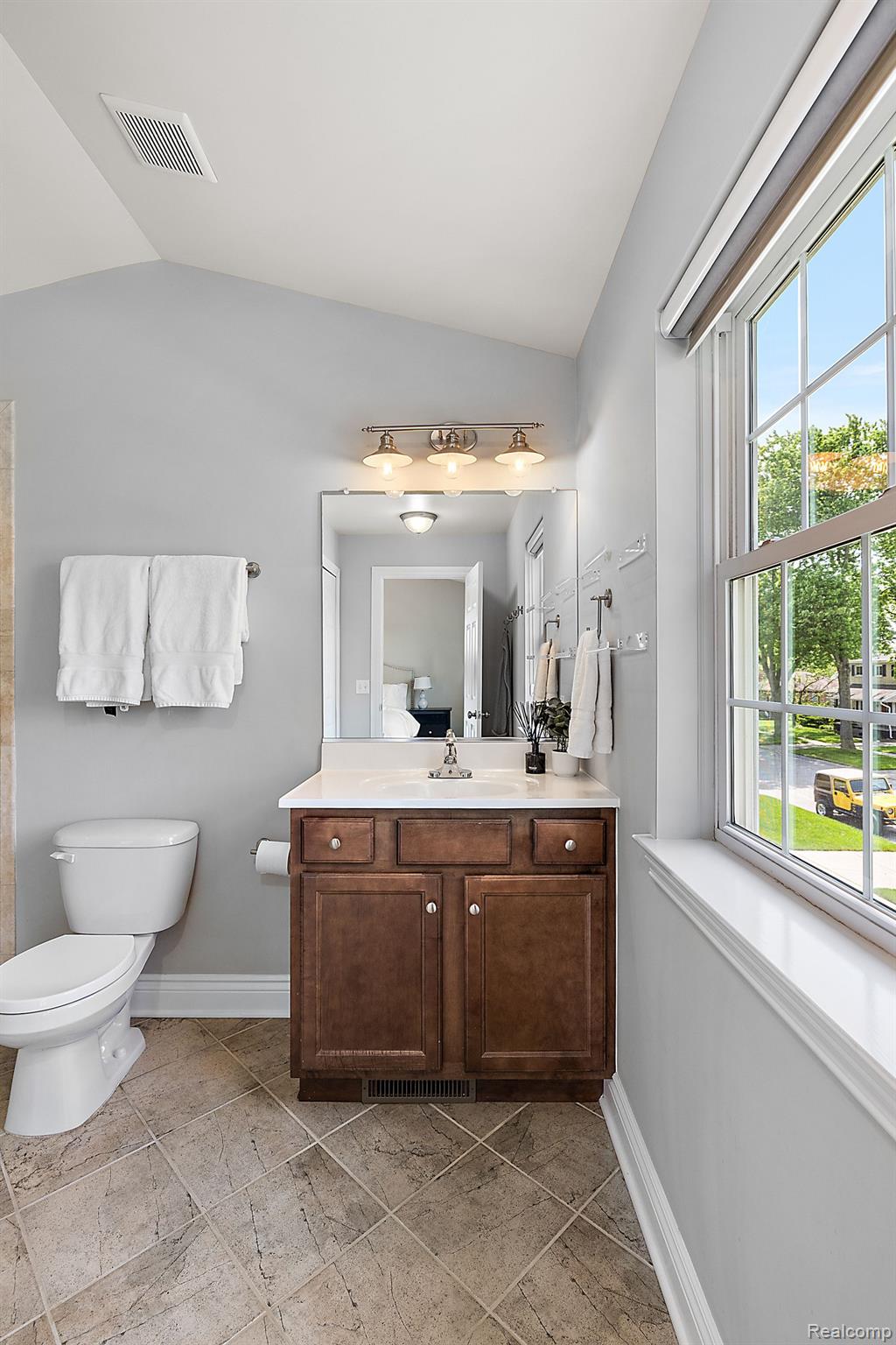 3974 BUCKINGHAM Avenue