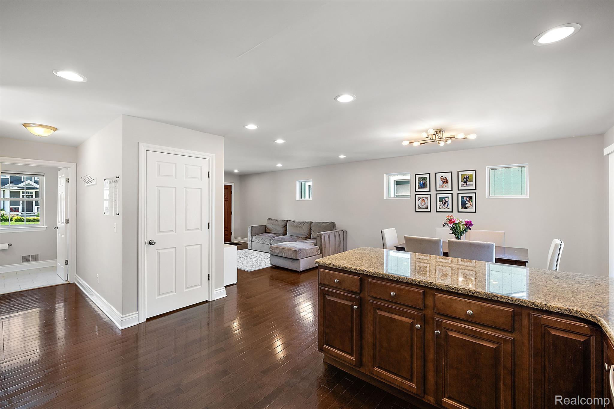 3974 BUCKINGHAM Avenue