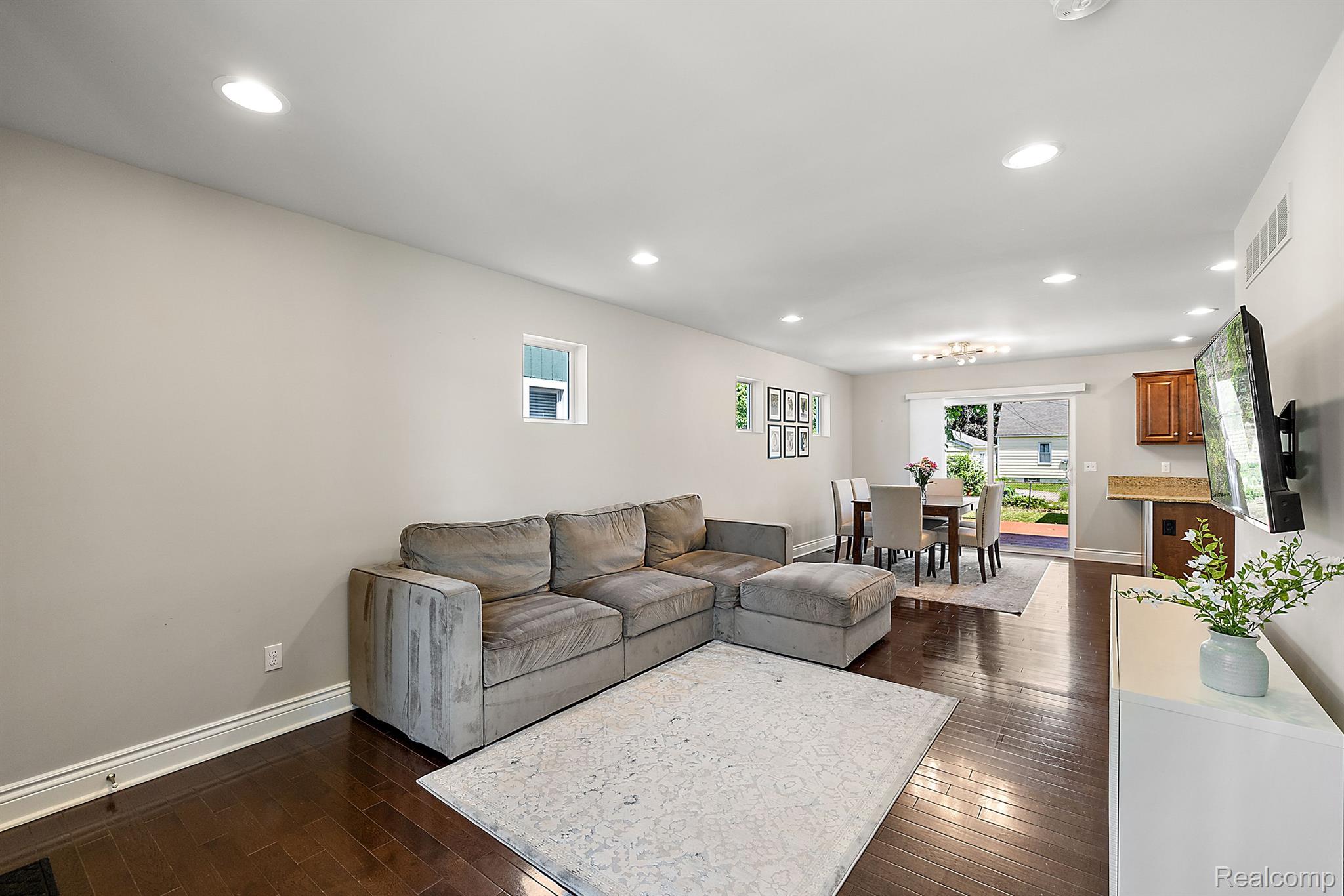 3974 BUCKINGHAM Avenue