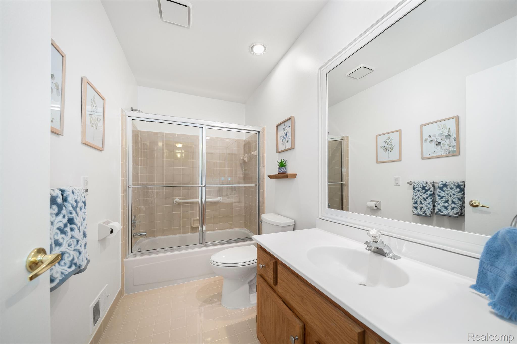 2135 London Bridge Drive