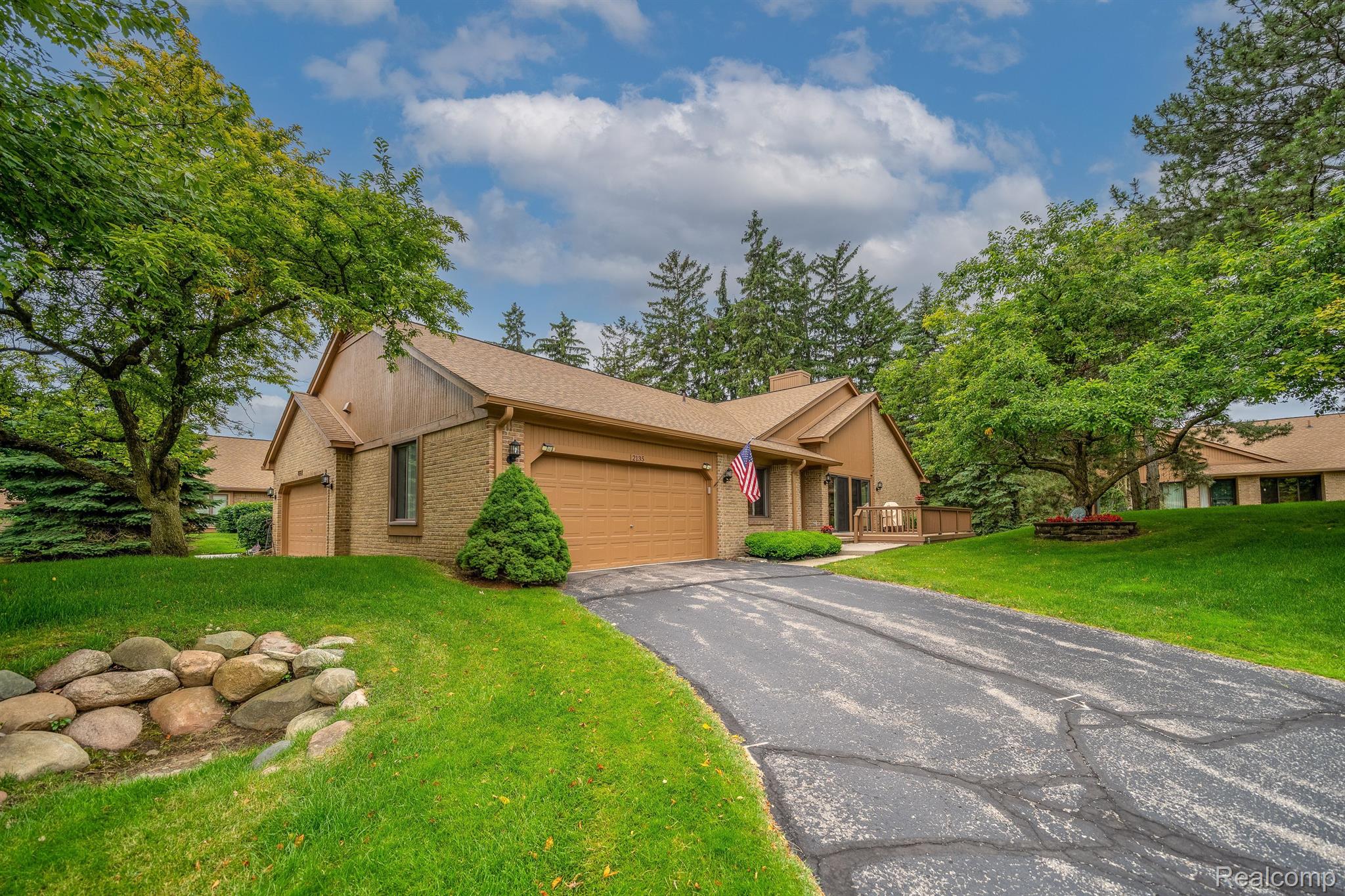 2135 London Bridge Drive