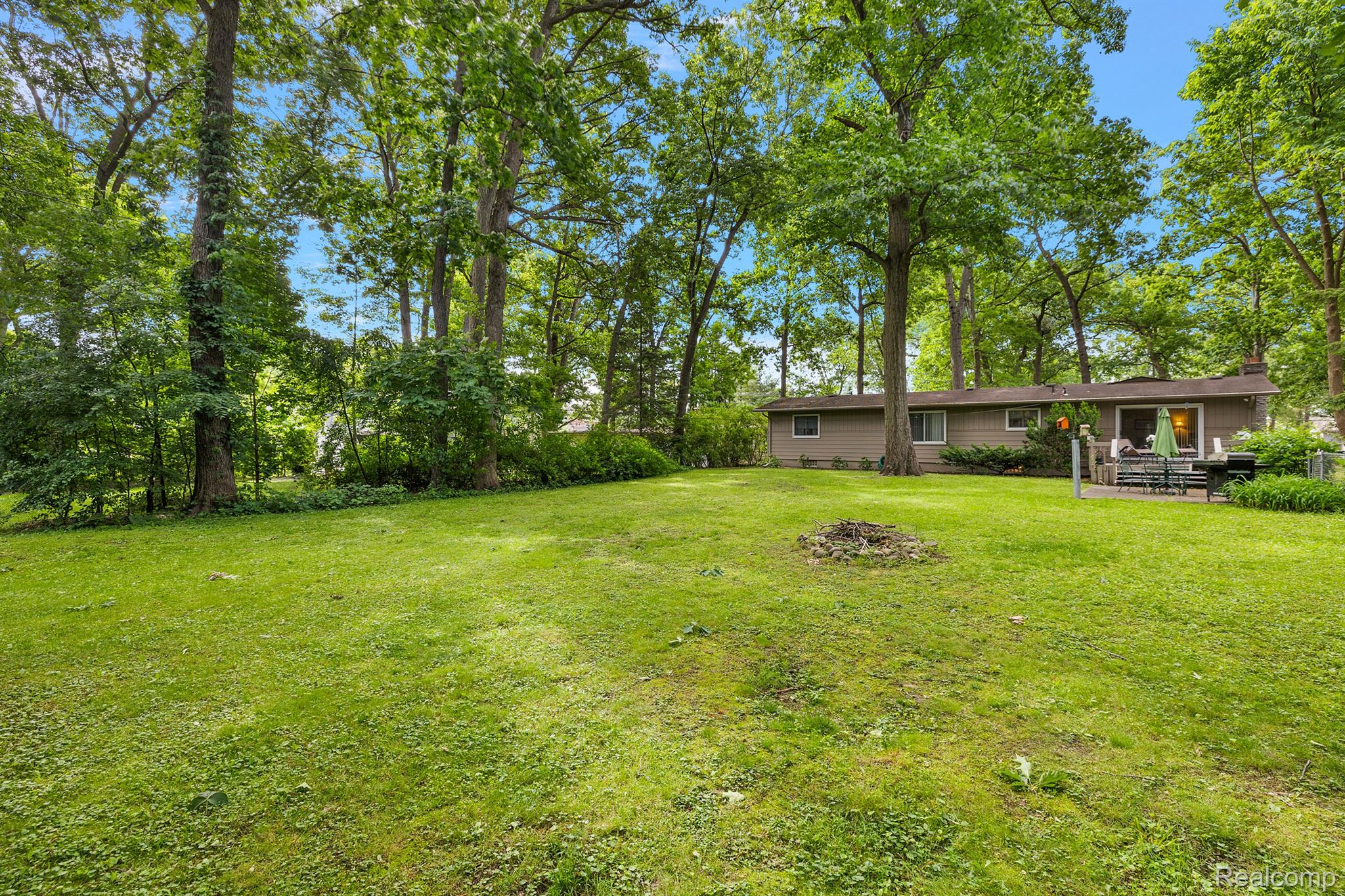 8516 EDGEWOOD PARK Drive