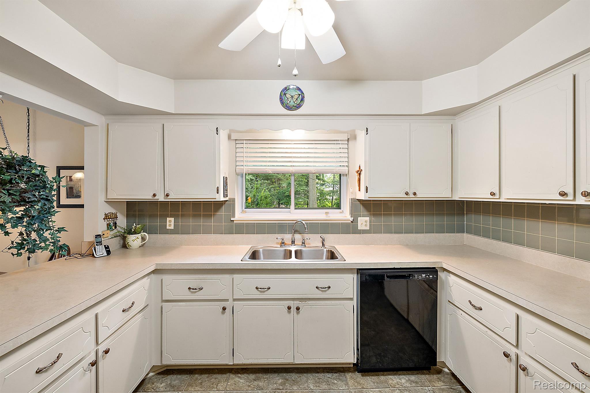 8516 EDGEWOOD PARK Drive